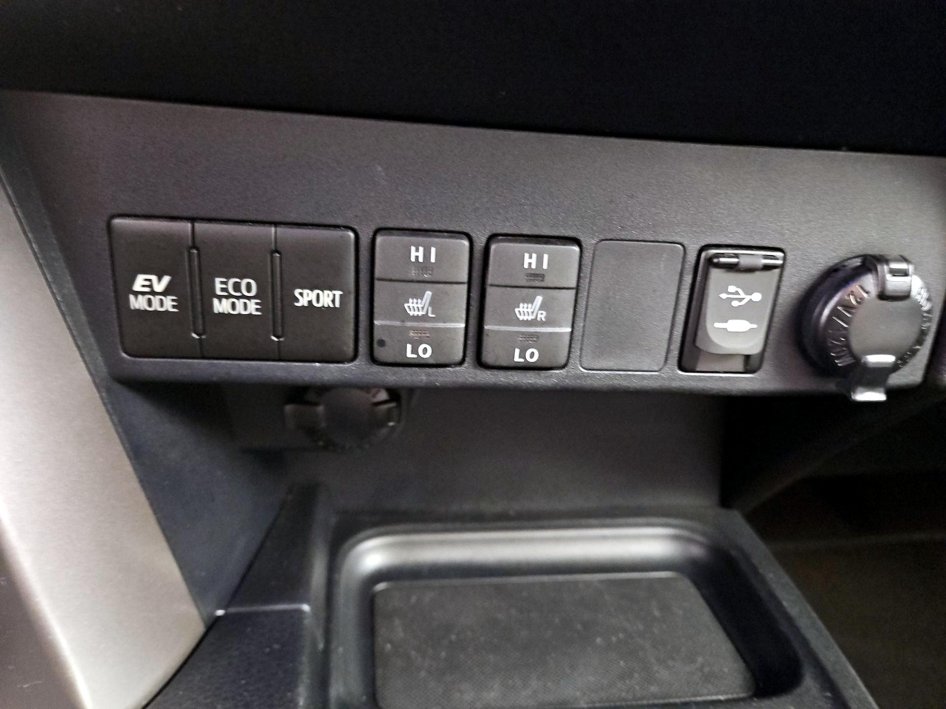 Thumbnail: 2016 Toyota RAV4 - 18