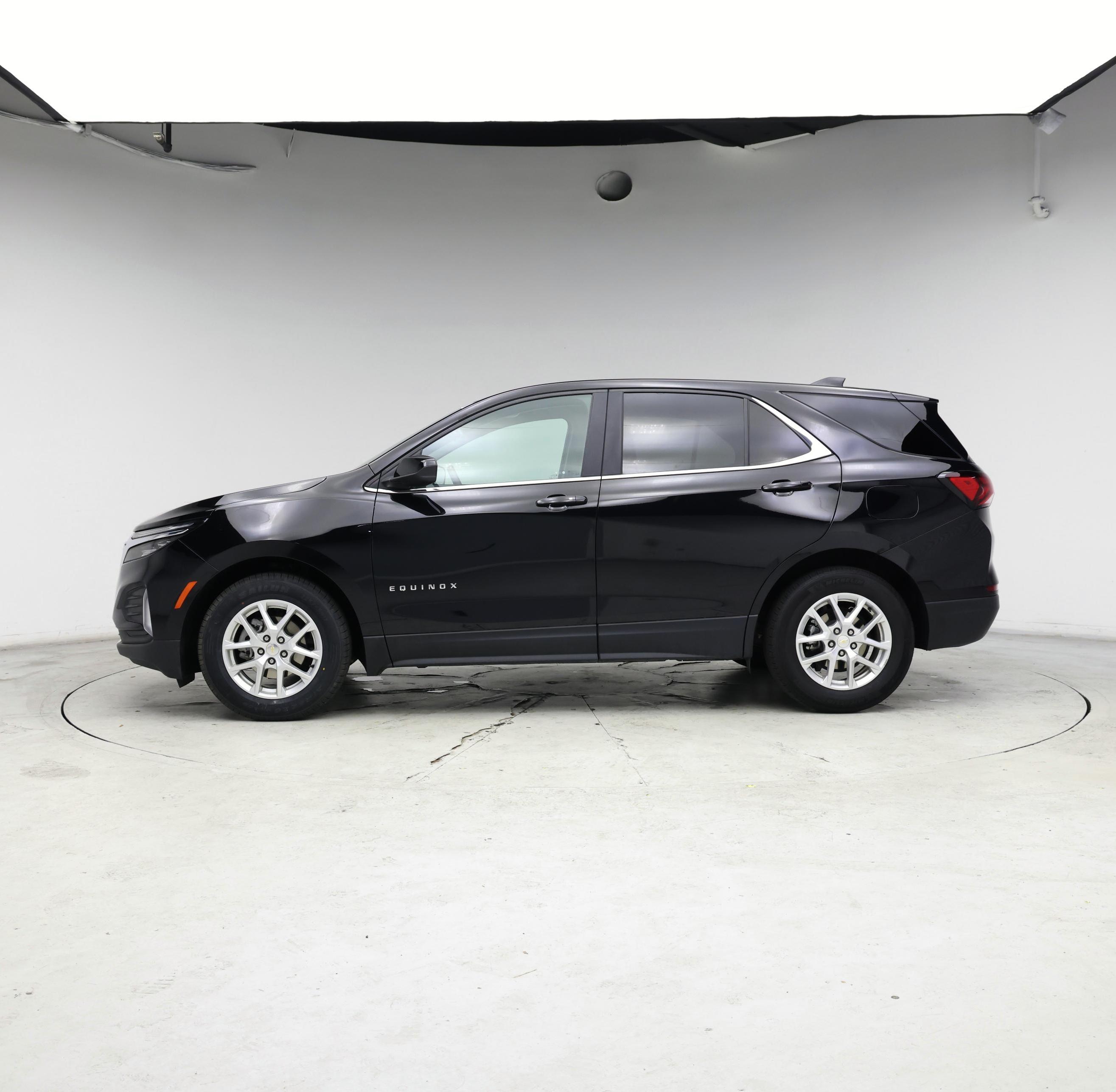 Thumbnail: 2022 Chevrolet Equinox - 3