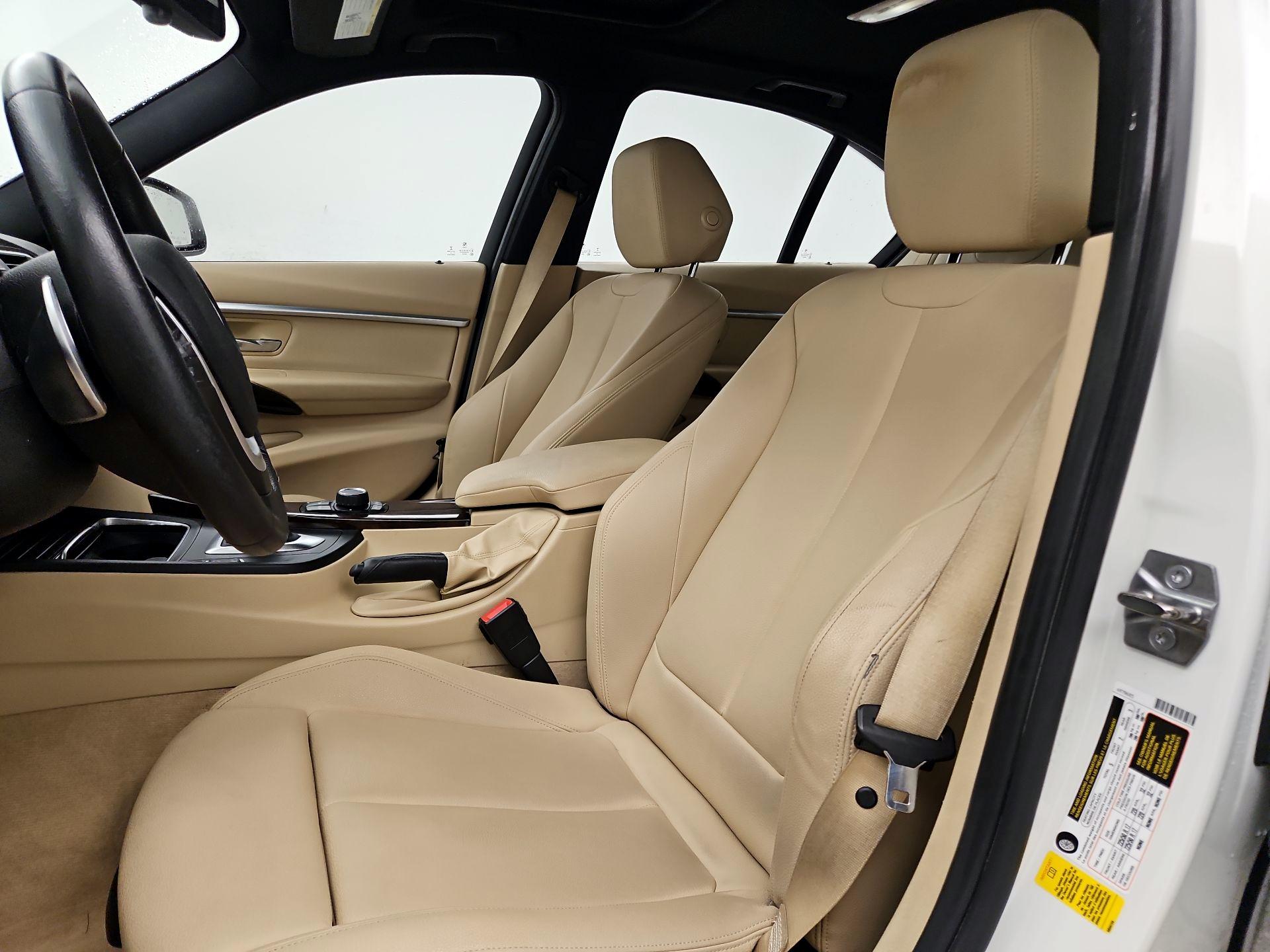 Thumbnail: 2016 BMW 3 Series - 11