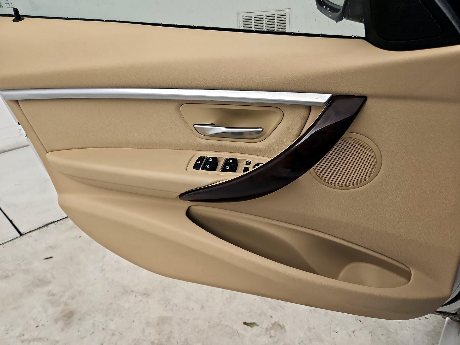 Thumbnail: 2016 BMW 3 Series - 12