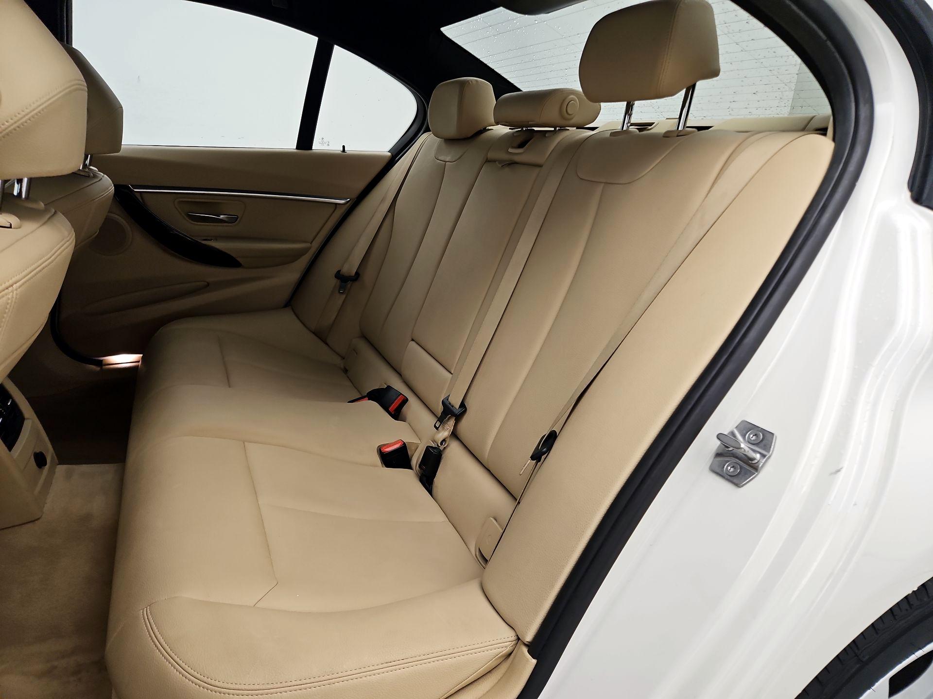 Thumbnail: 2016 BMW 3 Series - 18