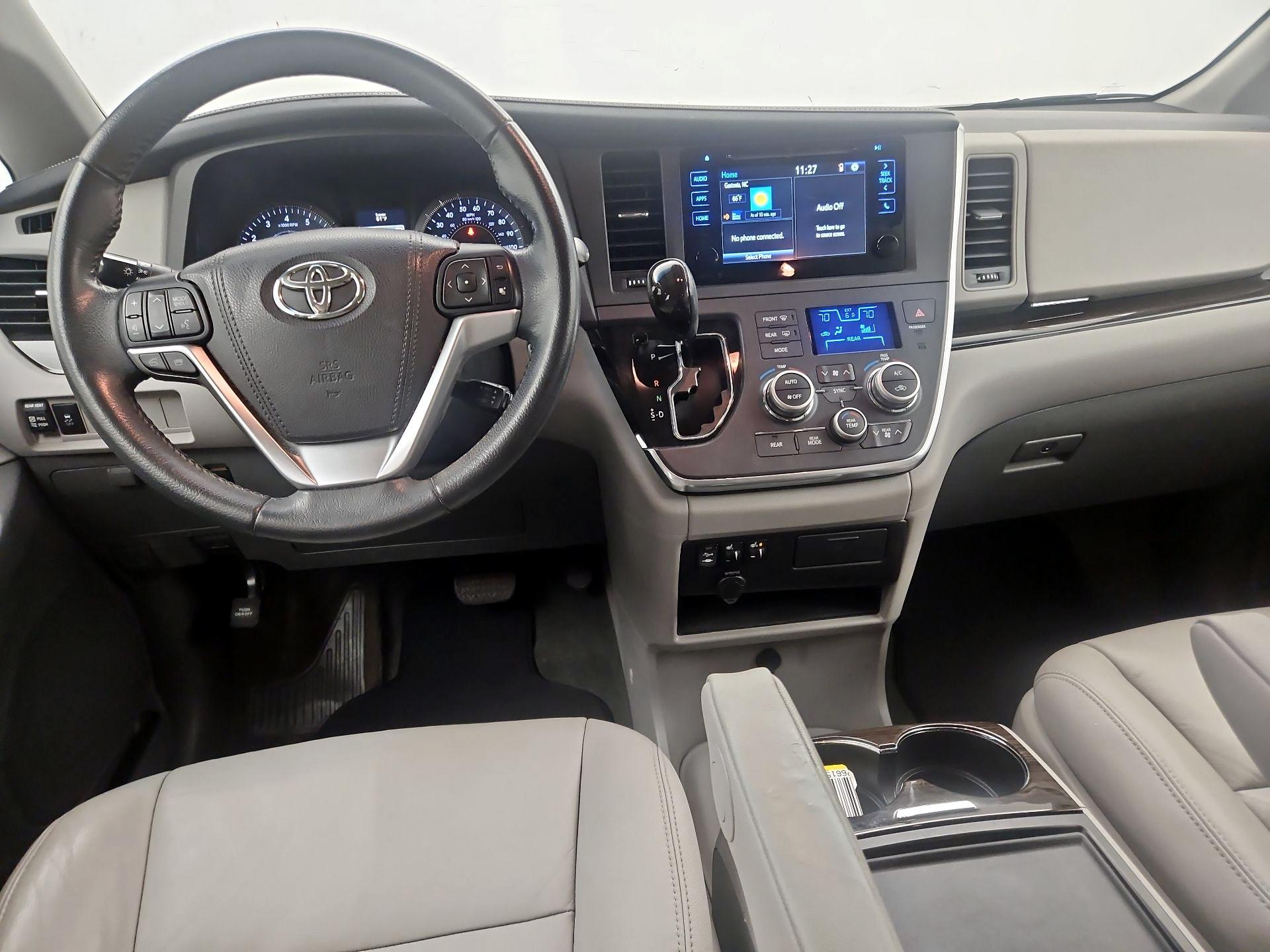 Thumbnail: 2015 Toyota Sienna - 9
