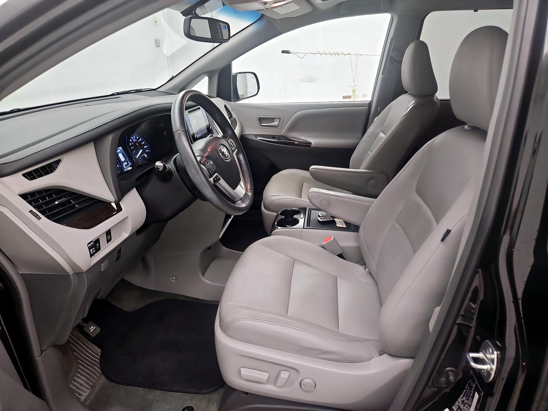 Thumbnail: 2015 Toyota Sienna - 11