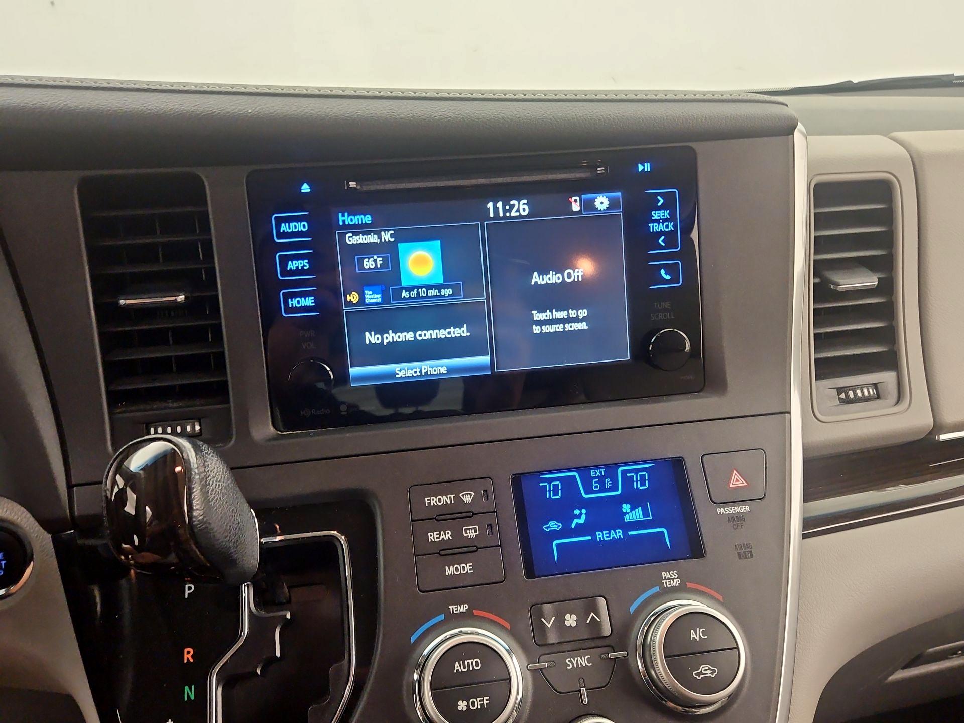 Thumbnail: 2015 Toyota Sienna - 15