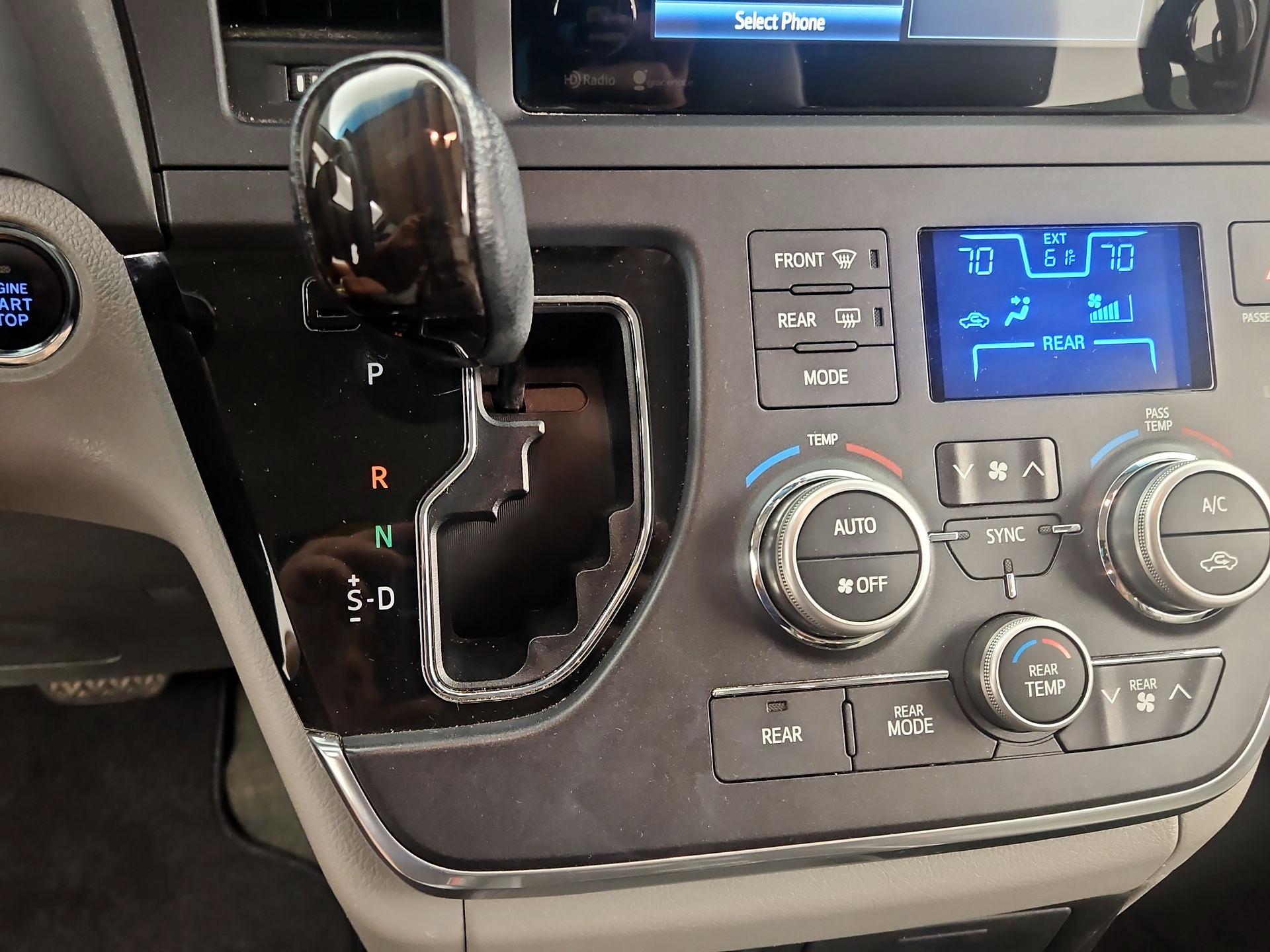 Thumbnail: 2015 Toyota Sienna - 17