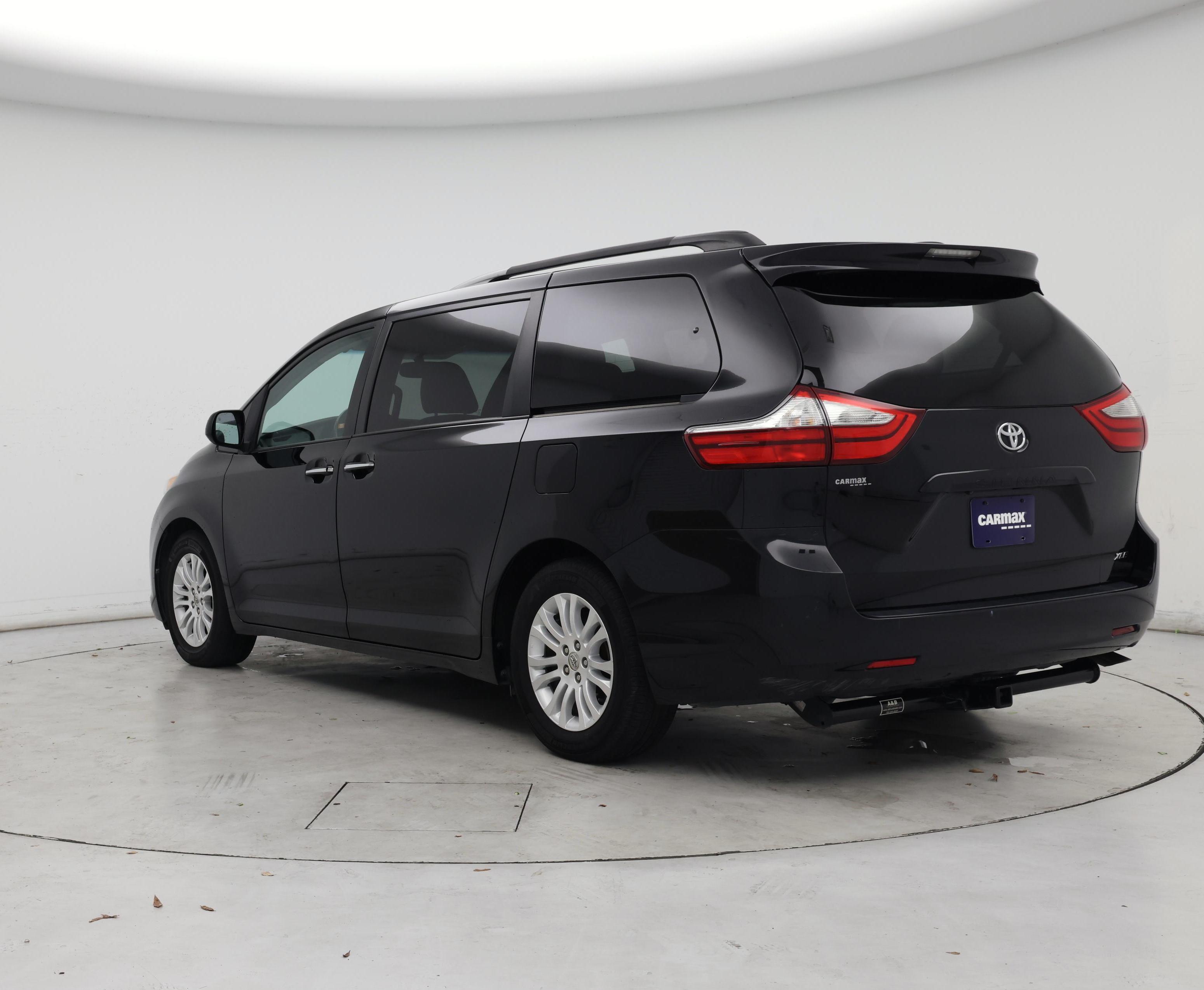 Thumbnail: 2015 Toyota Sienna - 2