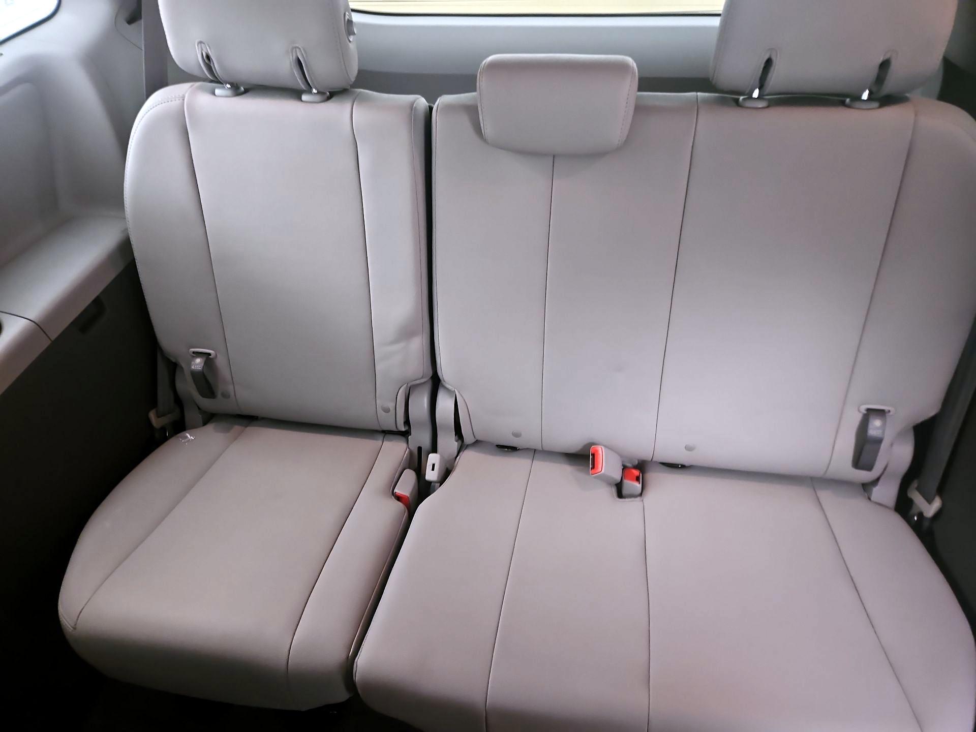 Thumbnail: 2015 Toyota Sienna - 20