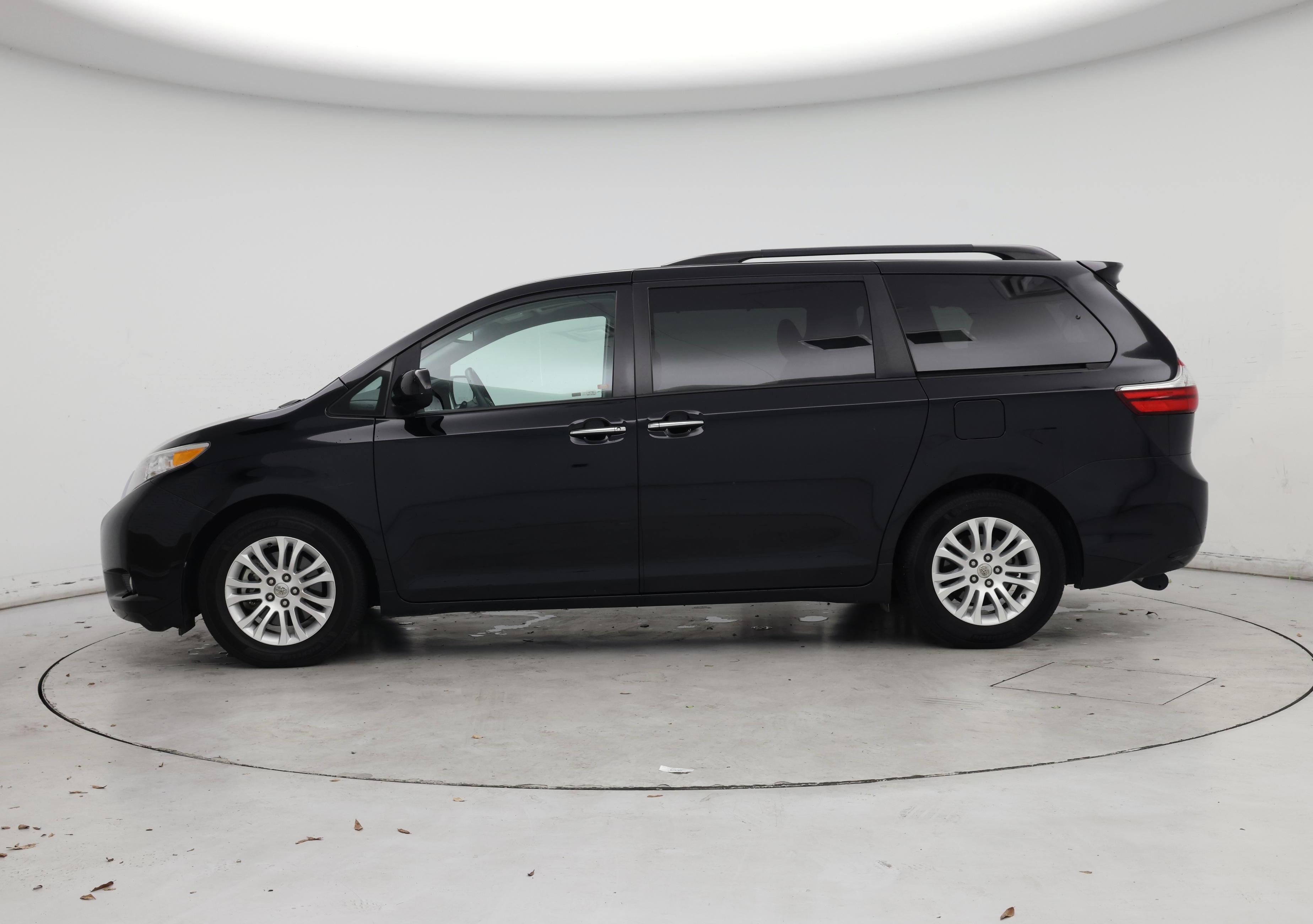 Thumbnail: 2015 Toyota Sienna - 3