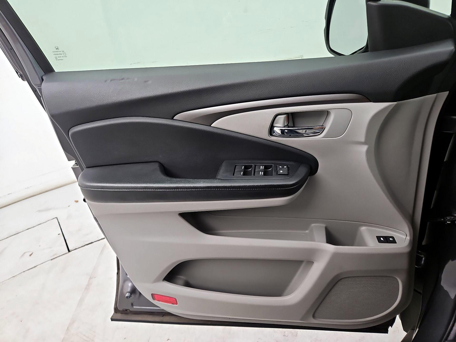 Thumbnail: 2018 Honda Pilot - 12