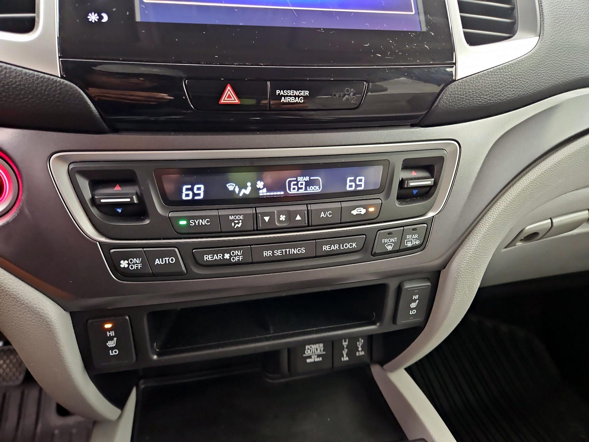 Thumbnail: 2018 Honda Pilot - 16