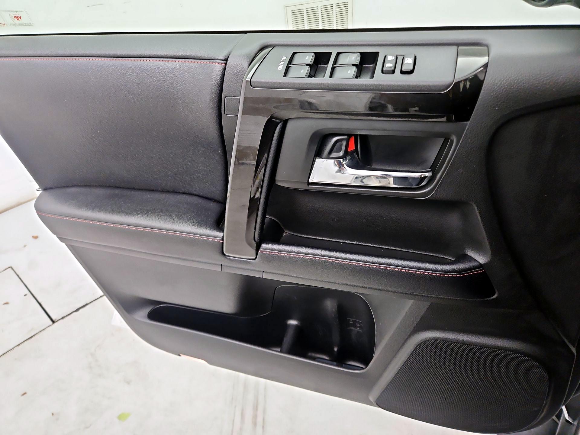 Thumbnail: 2019 Toyota 4Runner - 12