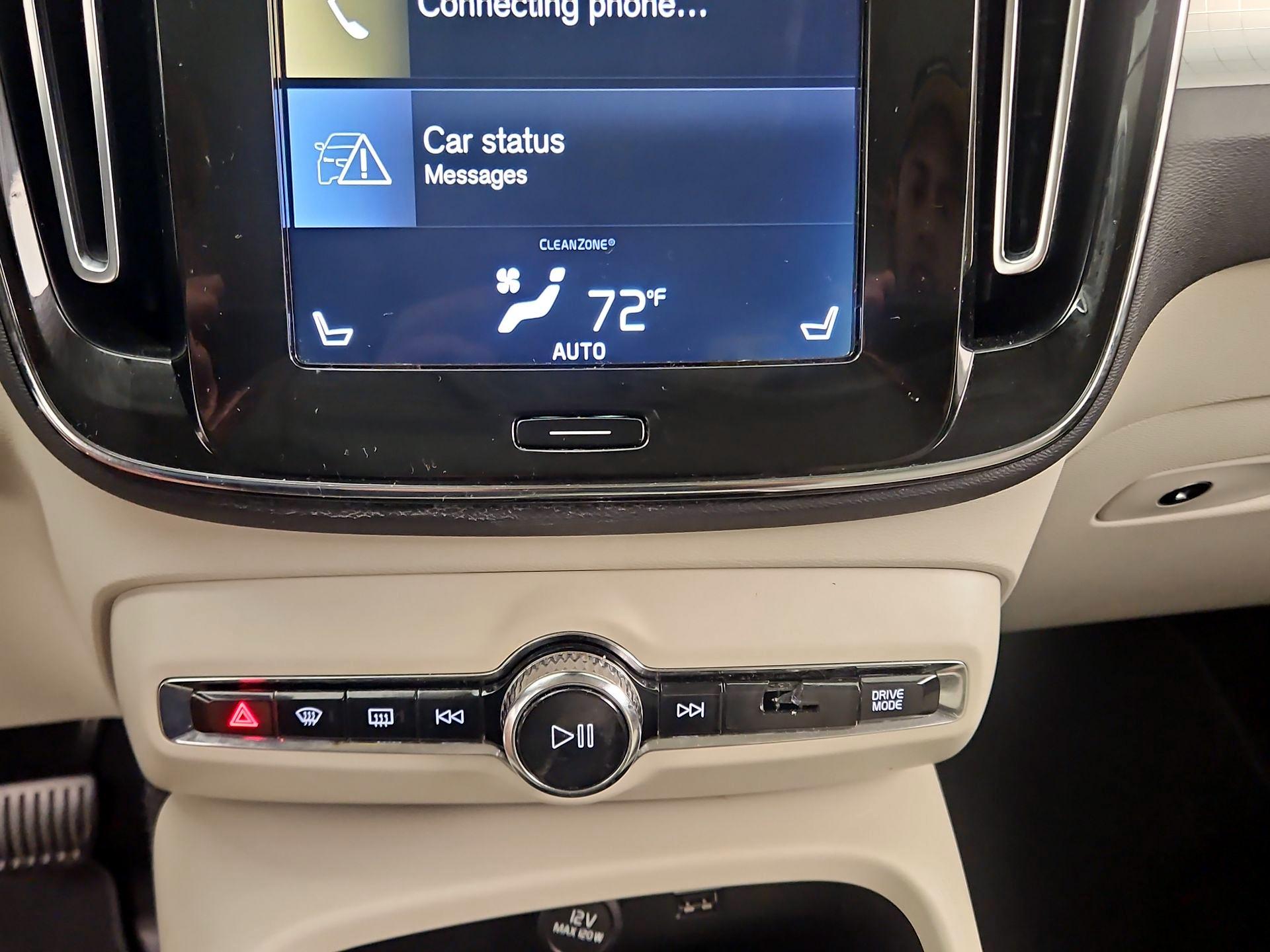 Thumbnail: 2020 Volvo XC40 - 16