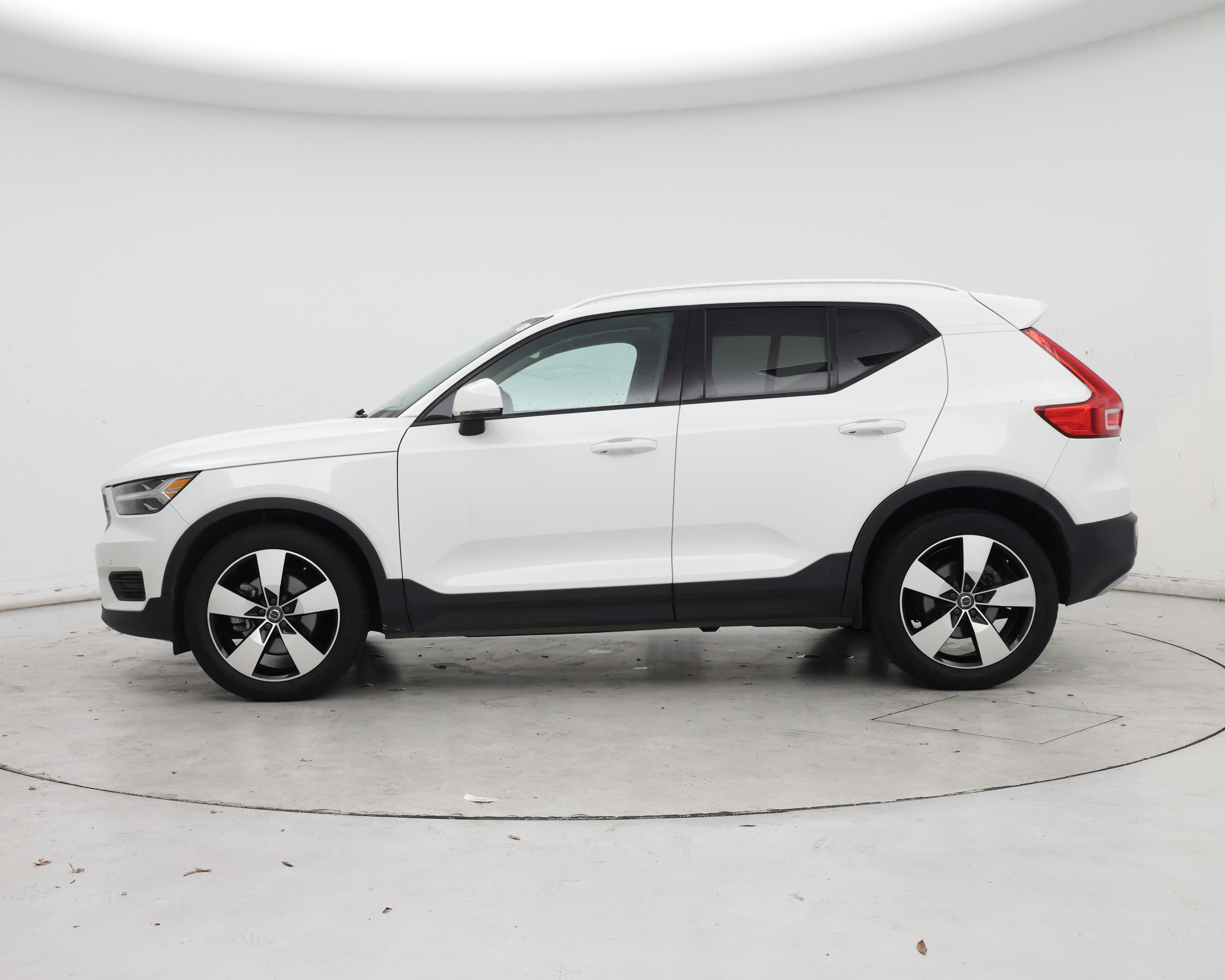 Thumbnail: 2020 Volvo XC40 - 3