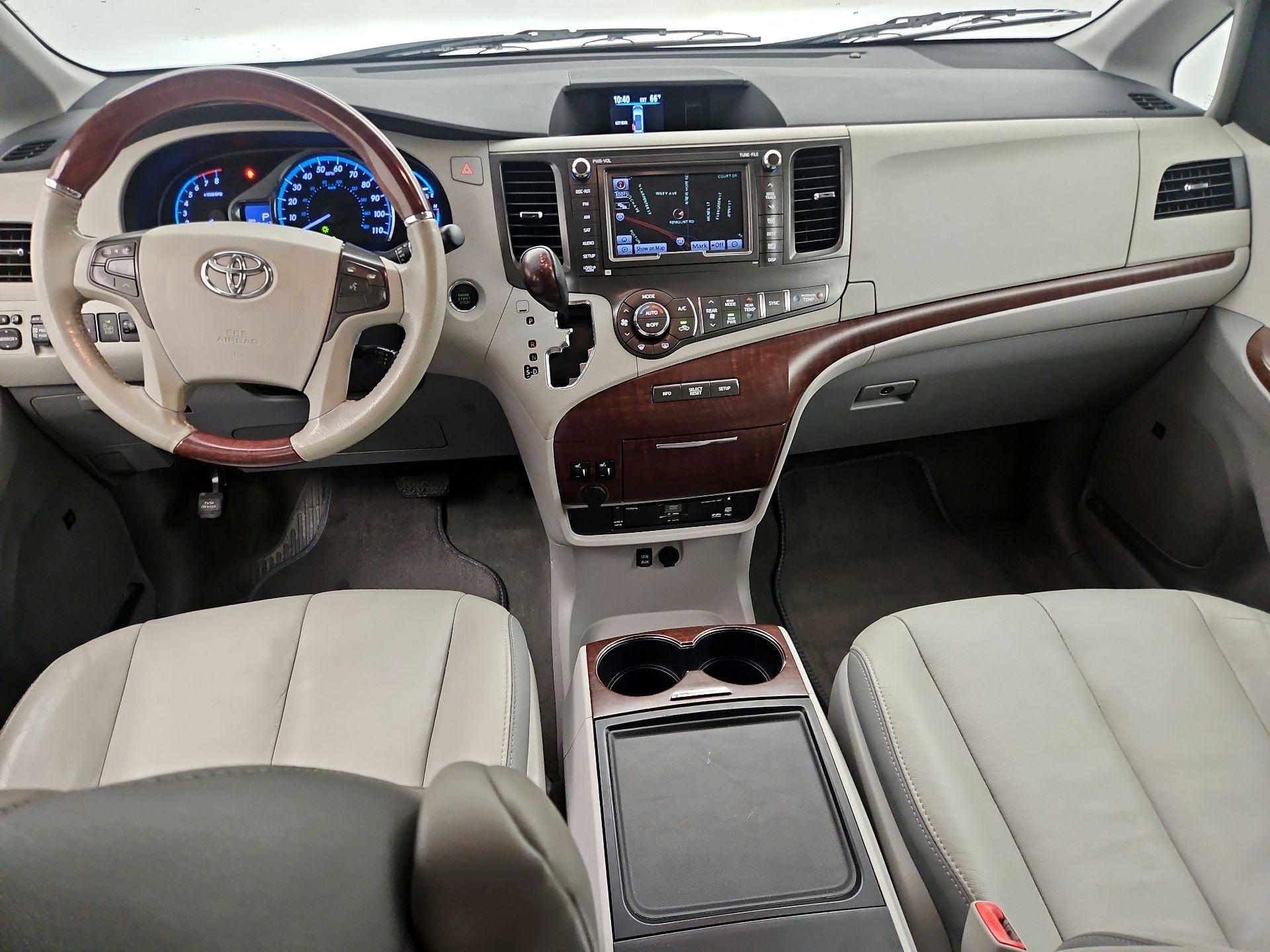 Thumbnail: 2014 Toyota Sienna - 9
