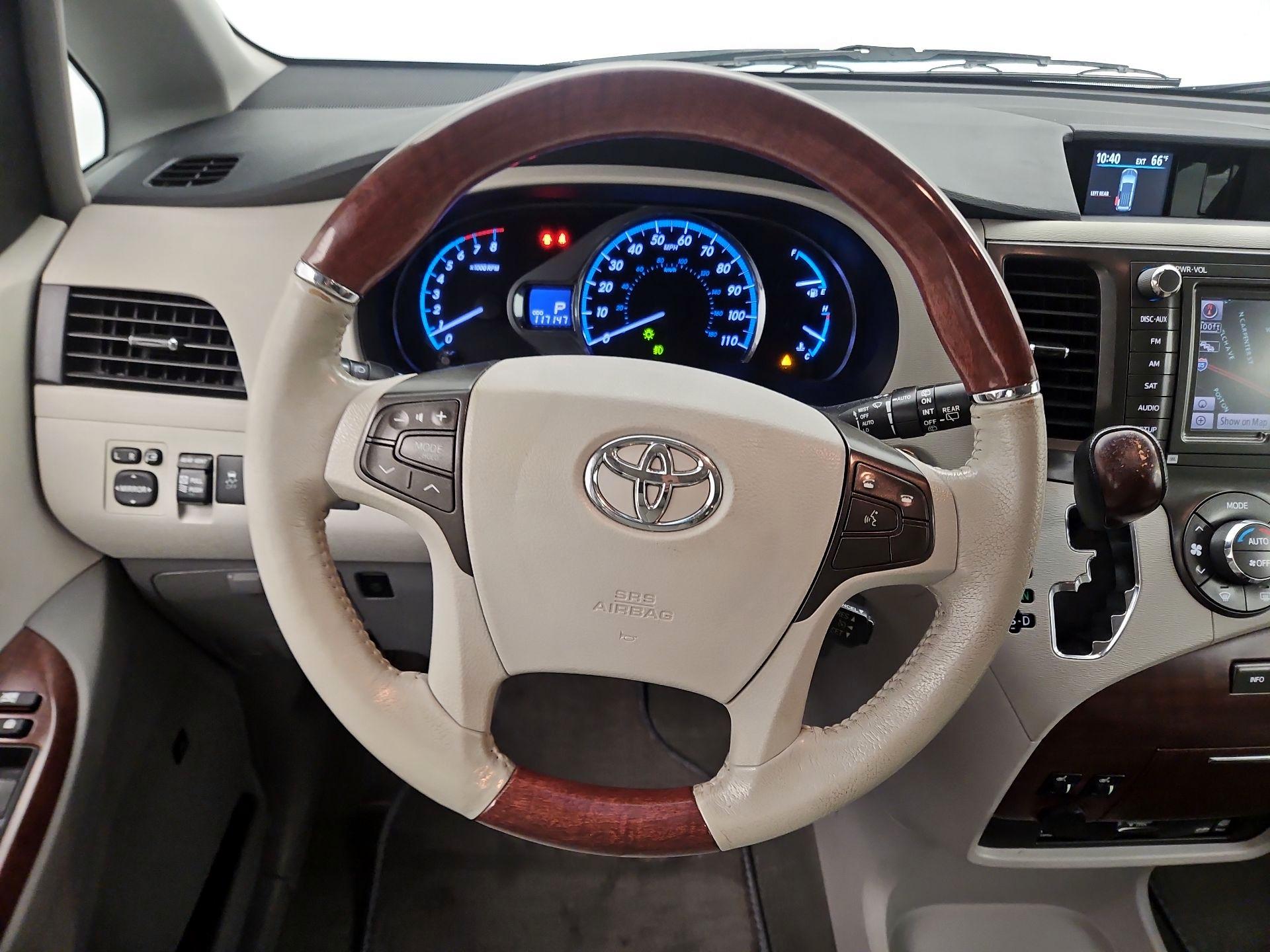 Thumbnail: 2014 Toyota Sienna - 10