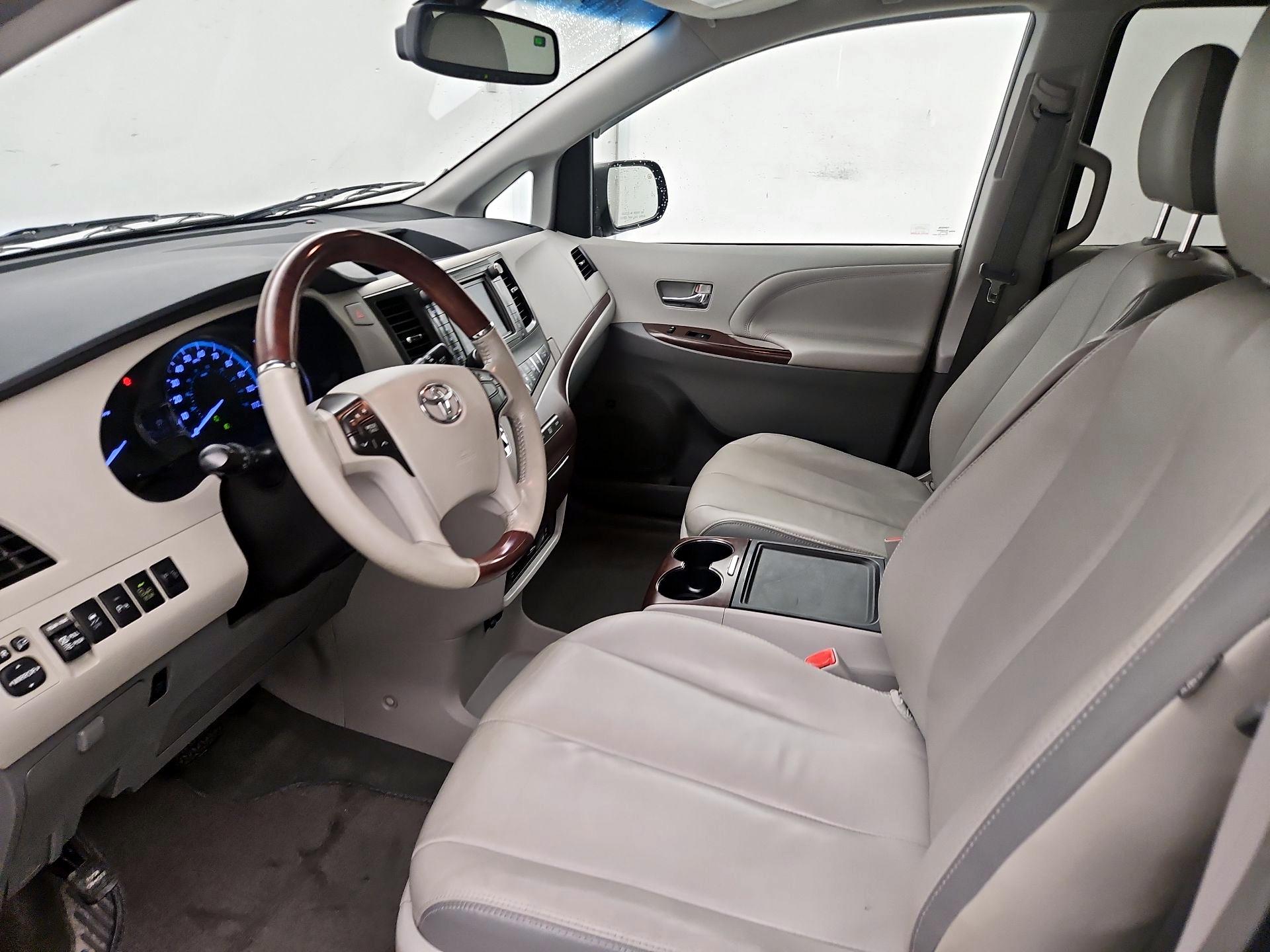 Thumbnail: 2014 Toyota Sienna - 11