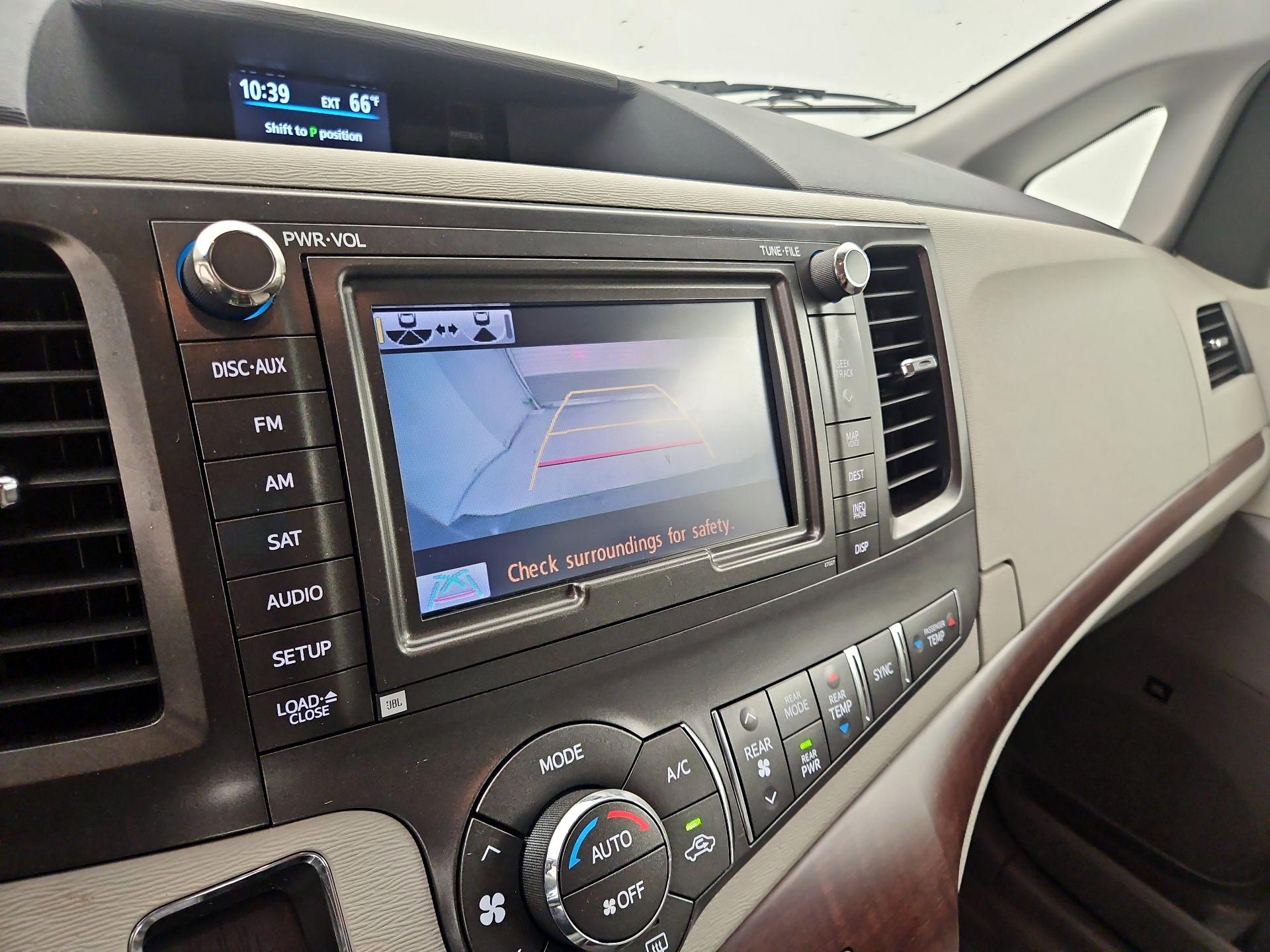 Thumbnail: 2014 Toyota Sienna - 14