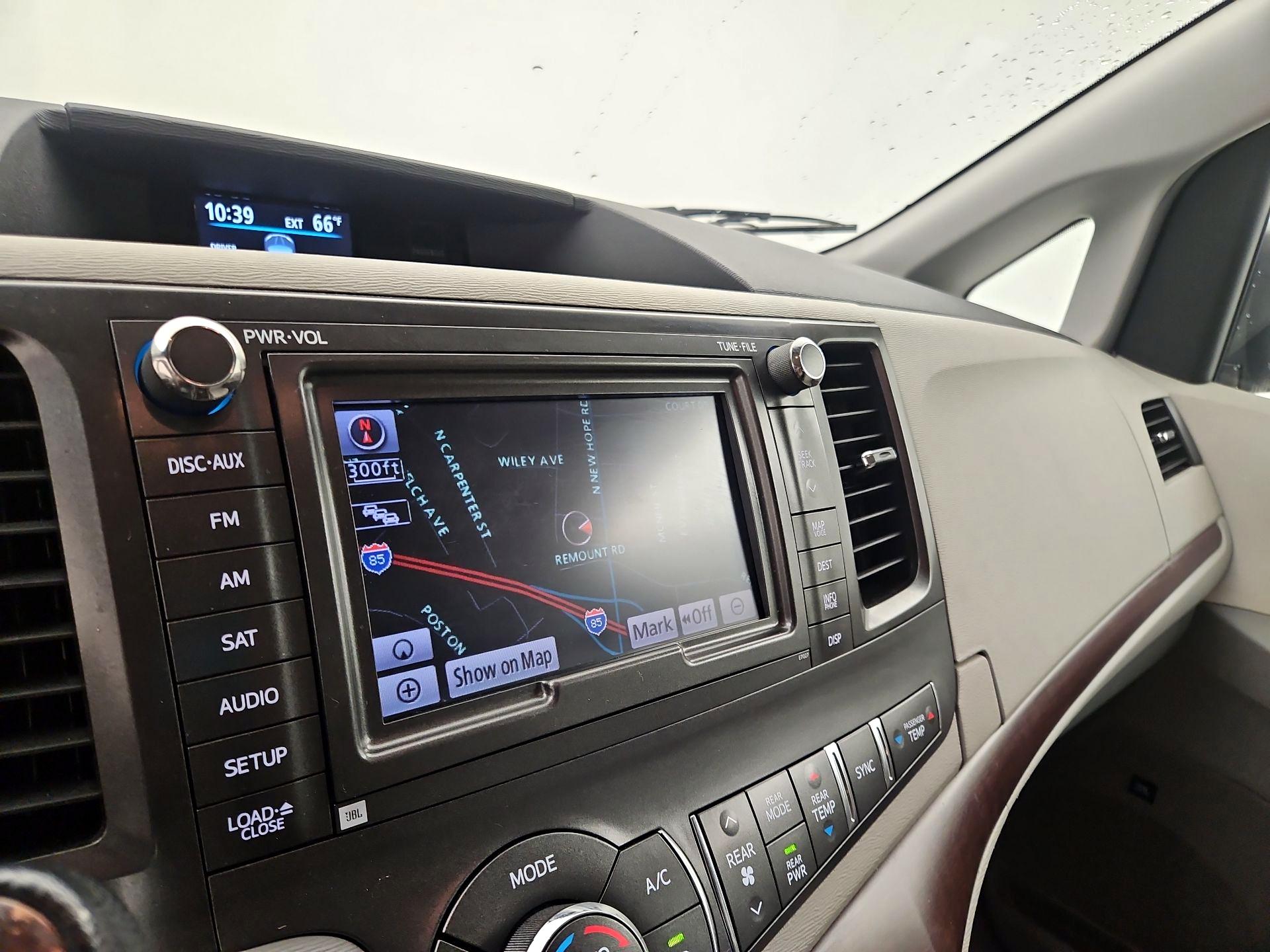 Thumbnail: 2014 Toyota Sienna - 15
