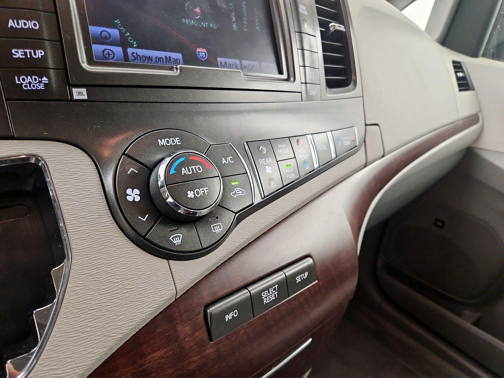 Thumbnail: 2014 Toyota Sienna - 16