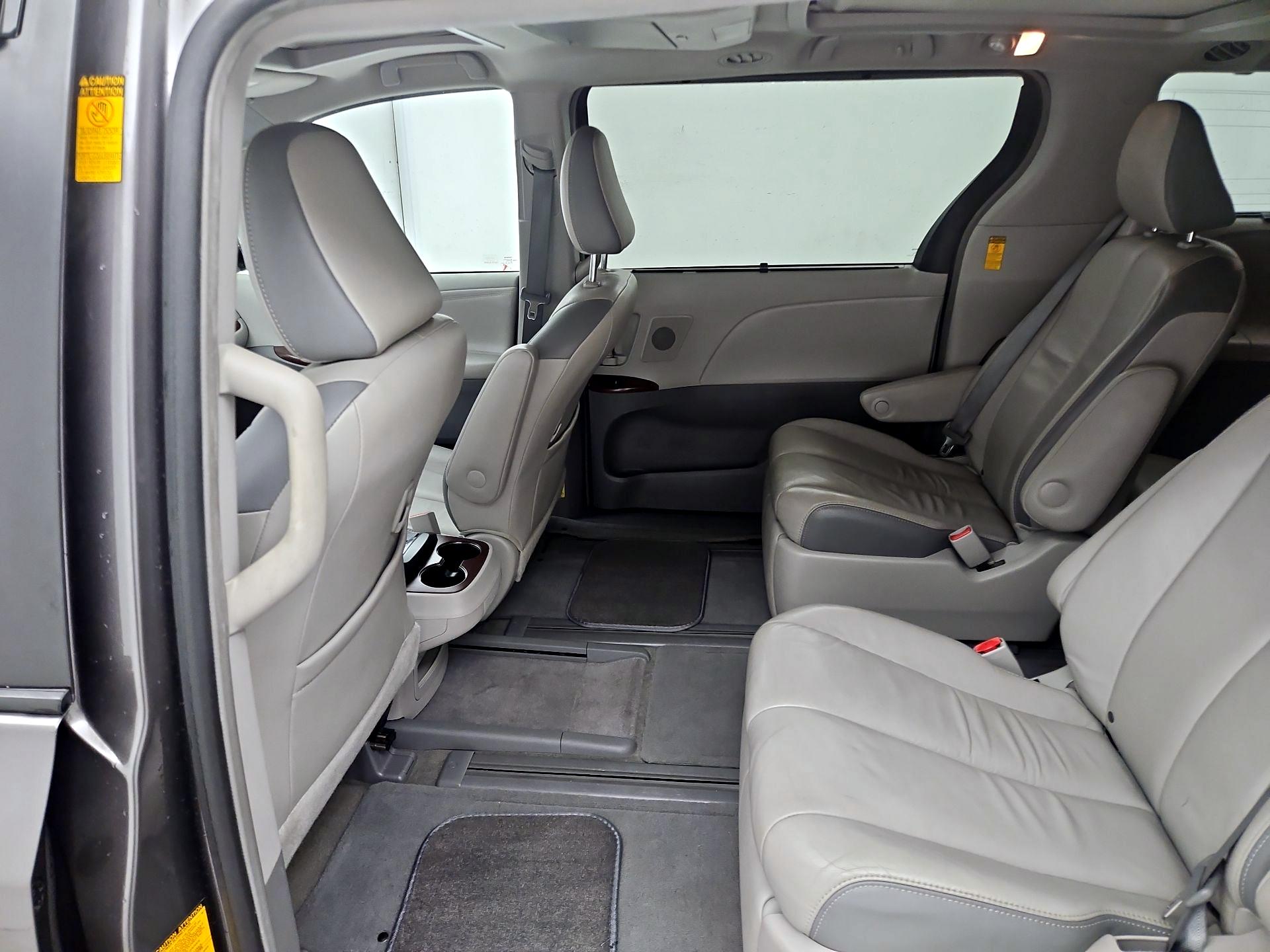 Thumbnail: 2014 Toyota Sienna - 18