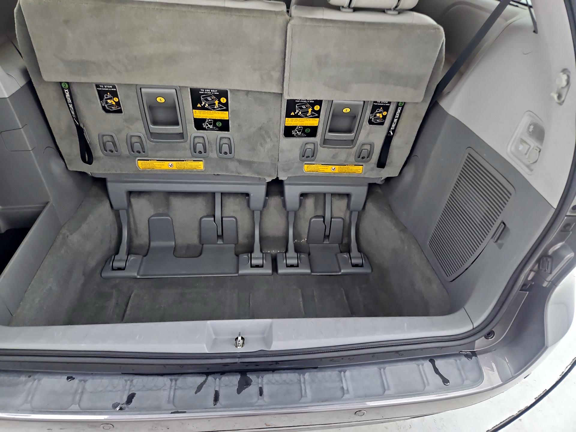 Thumbnail: 2014 Toyota Sienna - 20