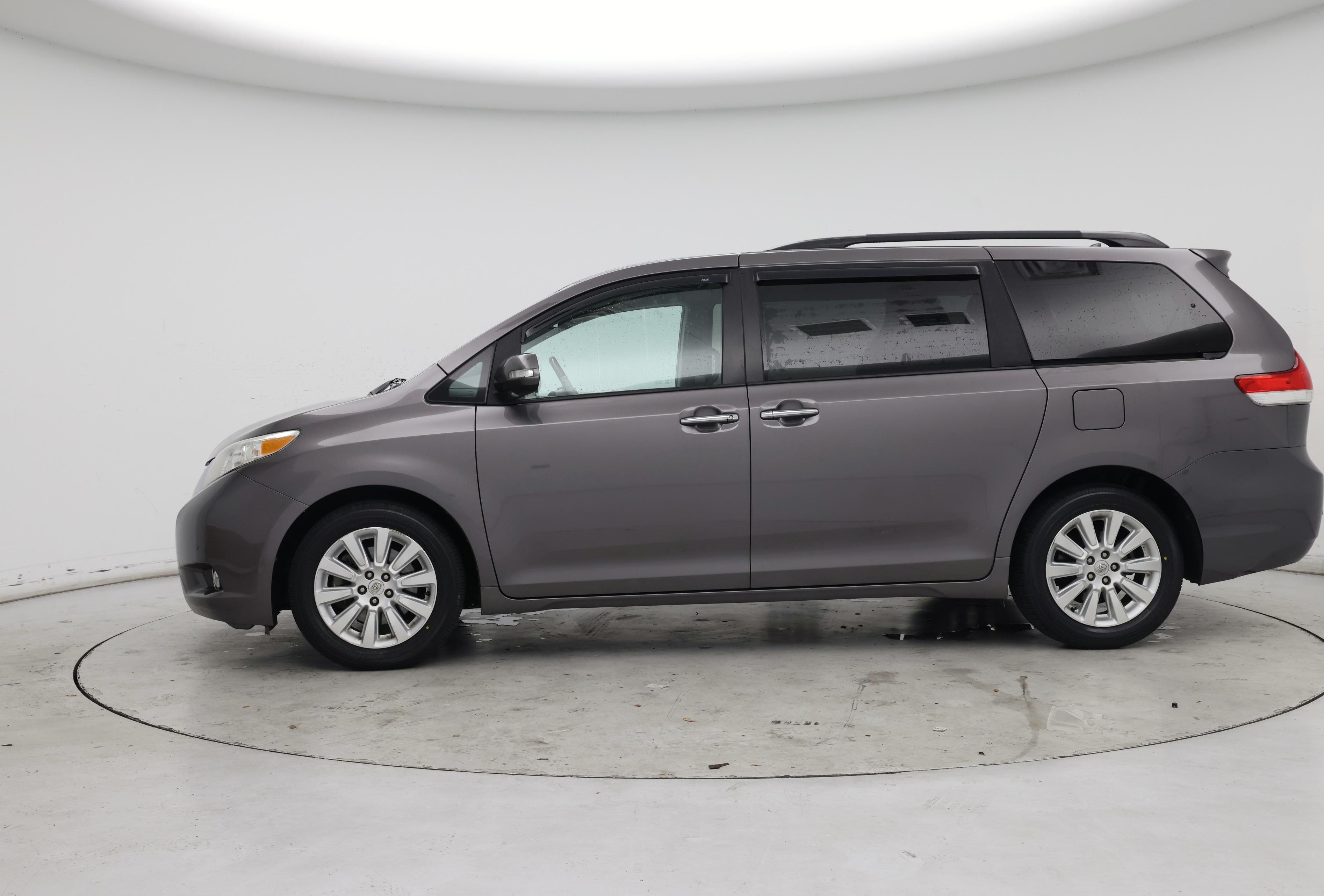 Thumbnail: 2014 Toyota Sienna - 3