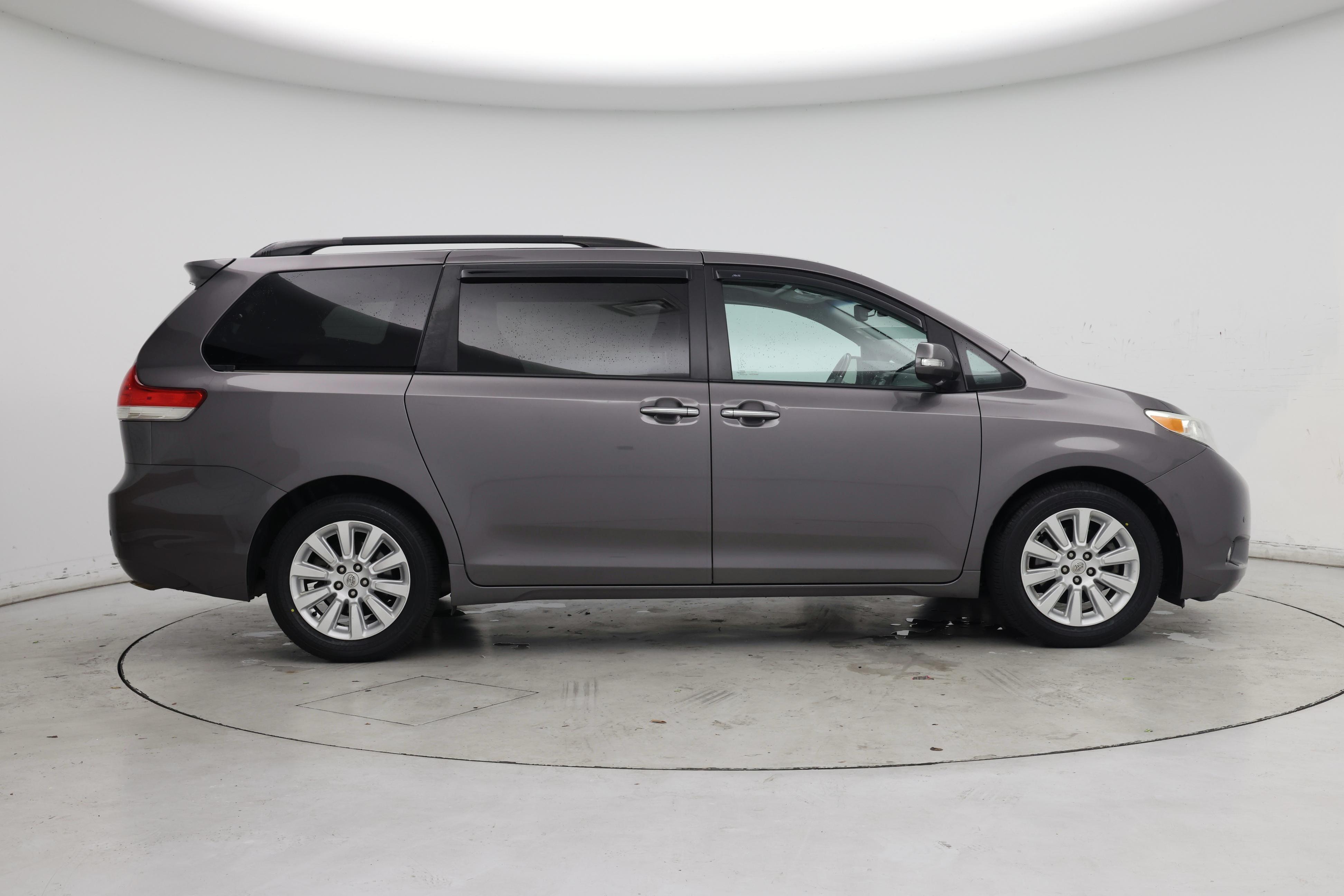 Thumbnail: 2014 Toyota Sienna - 7