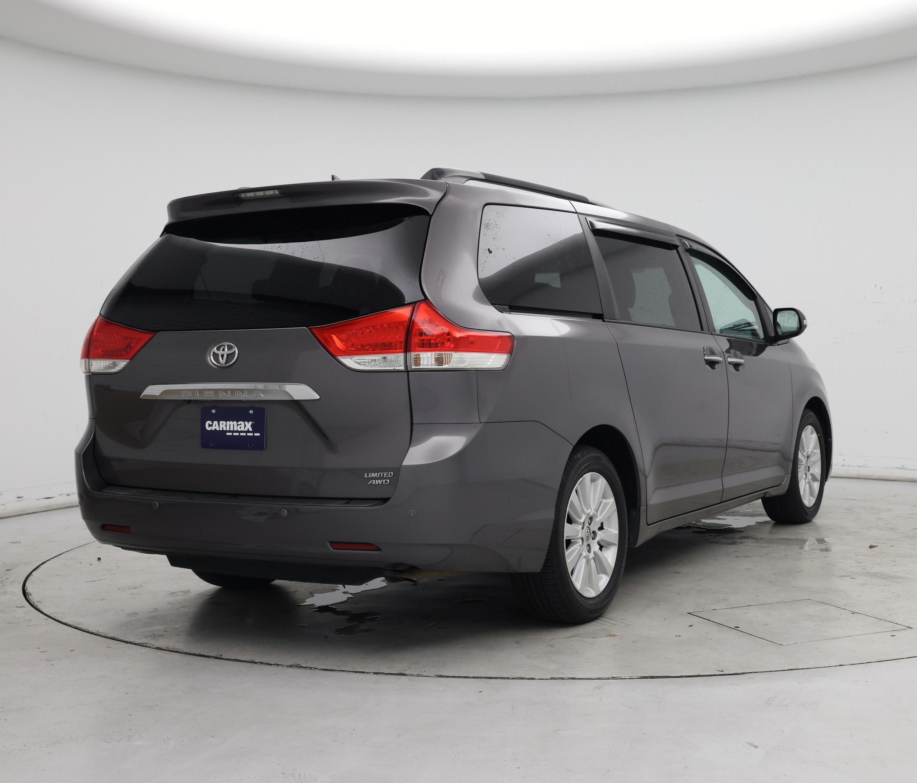 Thumbnail: 2014 Toyota Sienna - 8