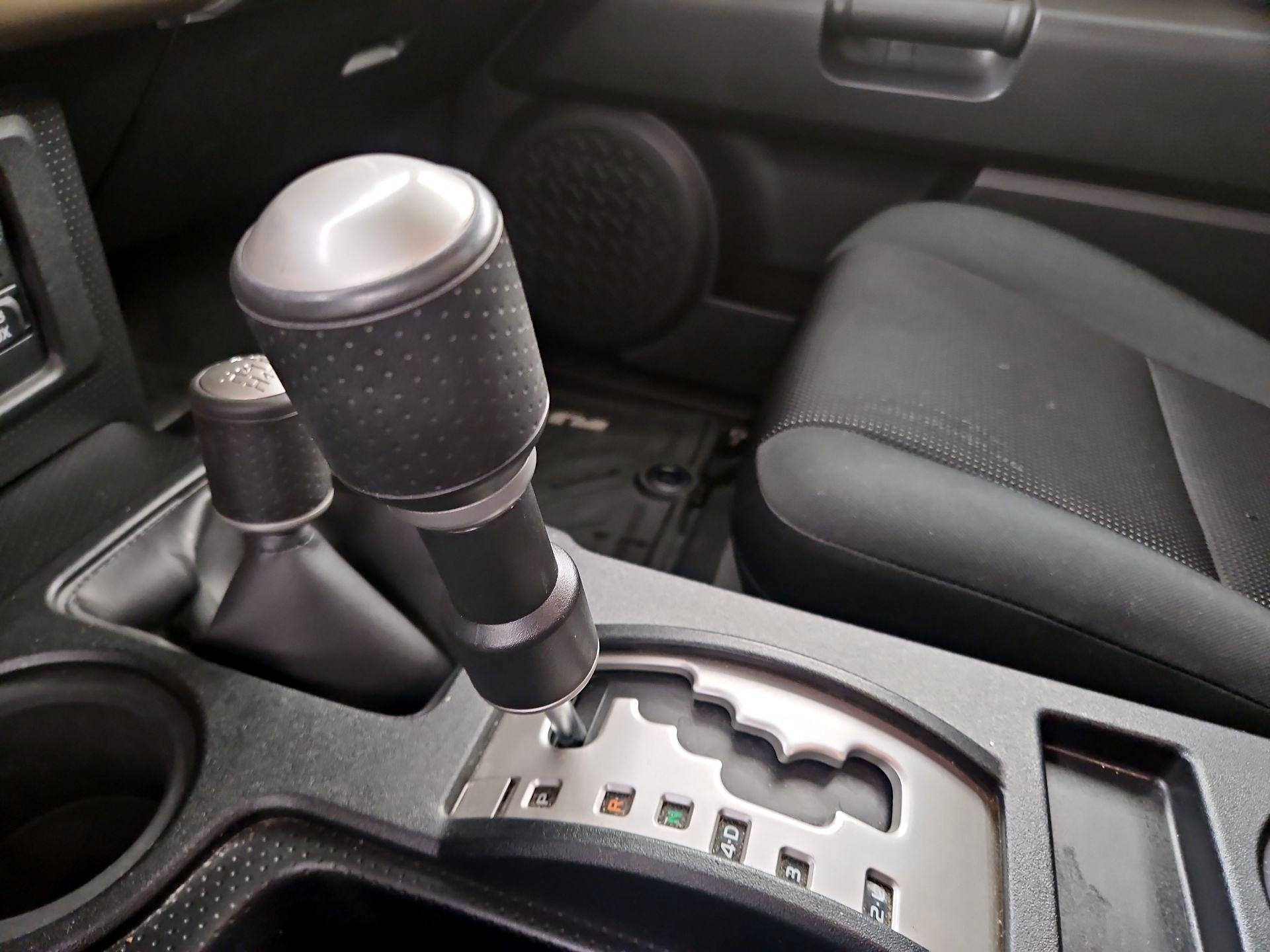 Thumbnail: 2014 Toyota FJ Cruiser - 17