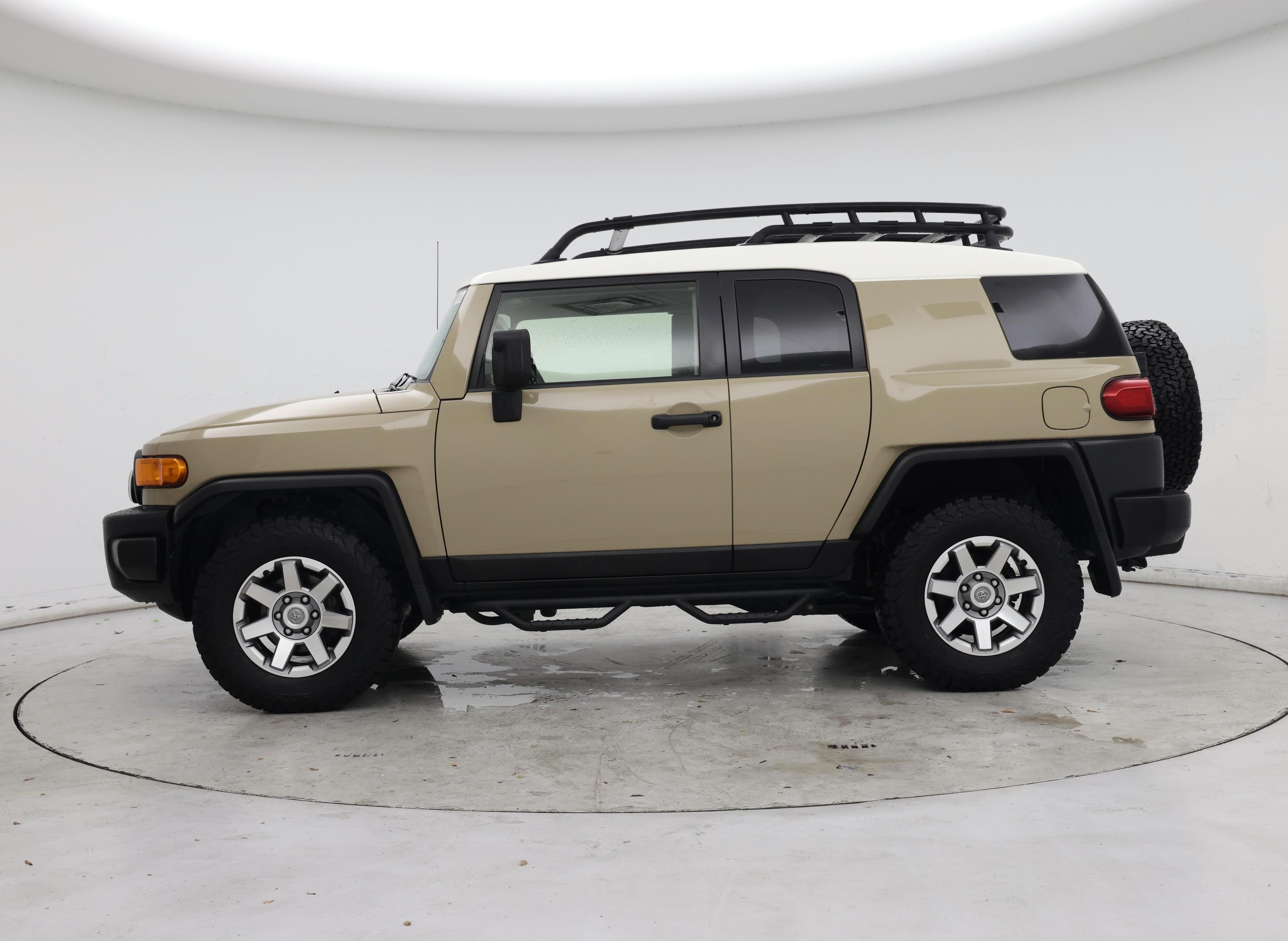Thumbnail: 2014 Toyota FJ Cruiser - 3