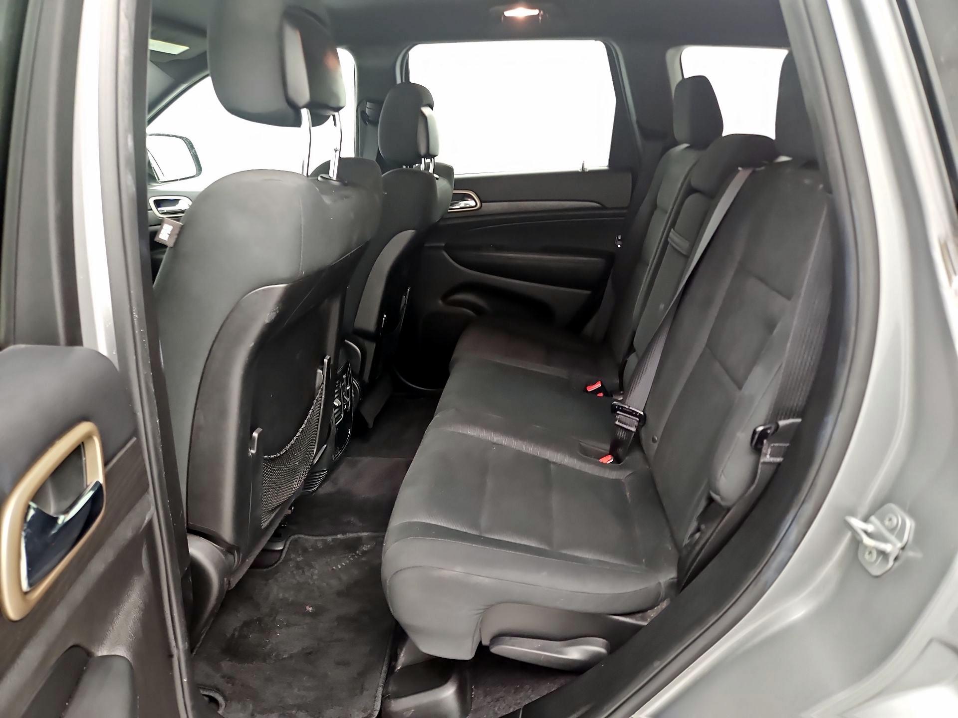 Thumbnail: 2015 Jeep Grand Cherokee - 18