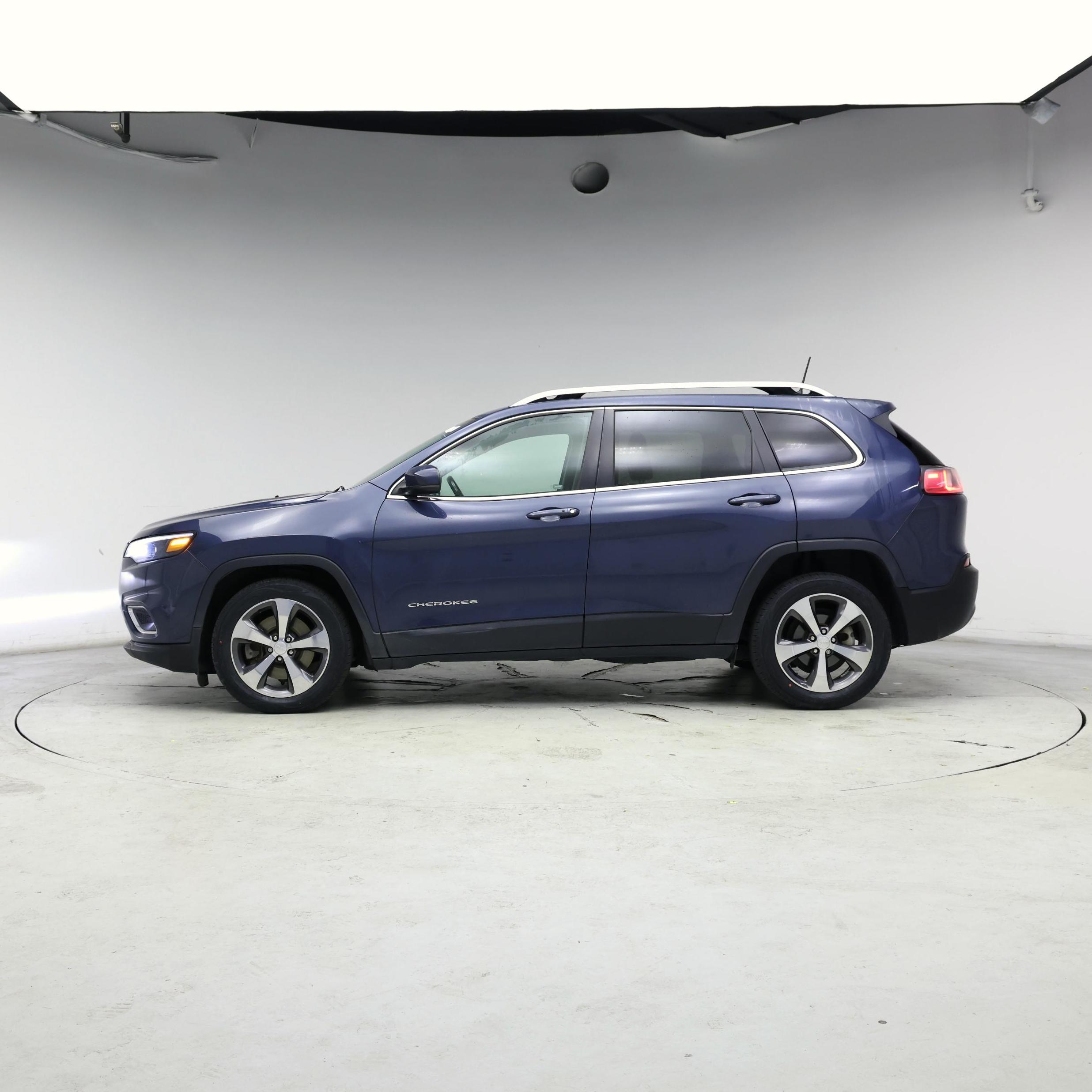 Thumbnail: 2020 Jeep Cherokee - 3