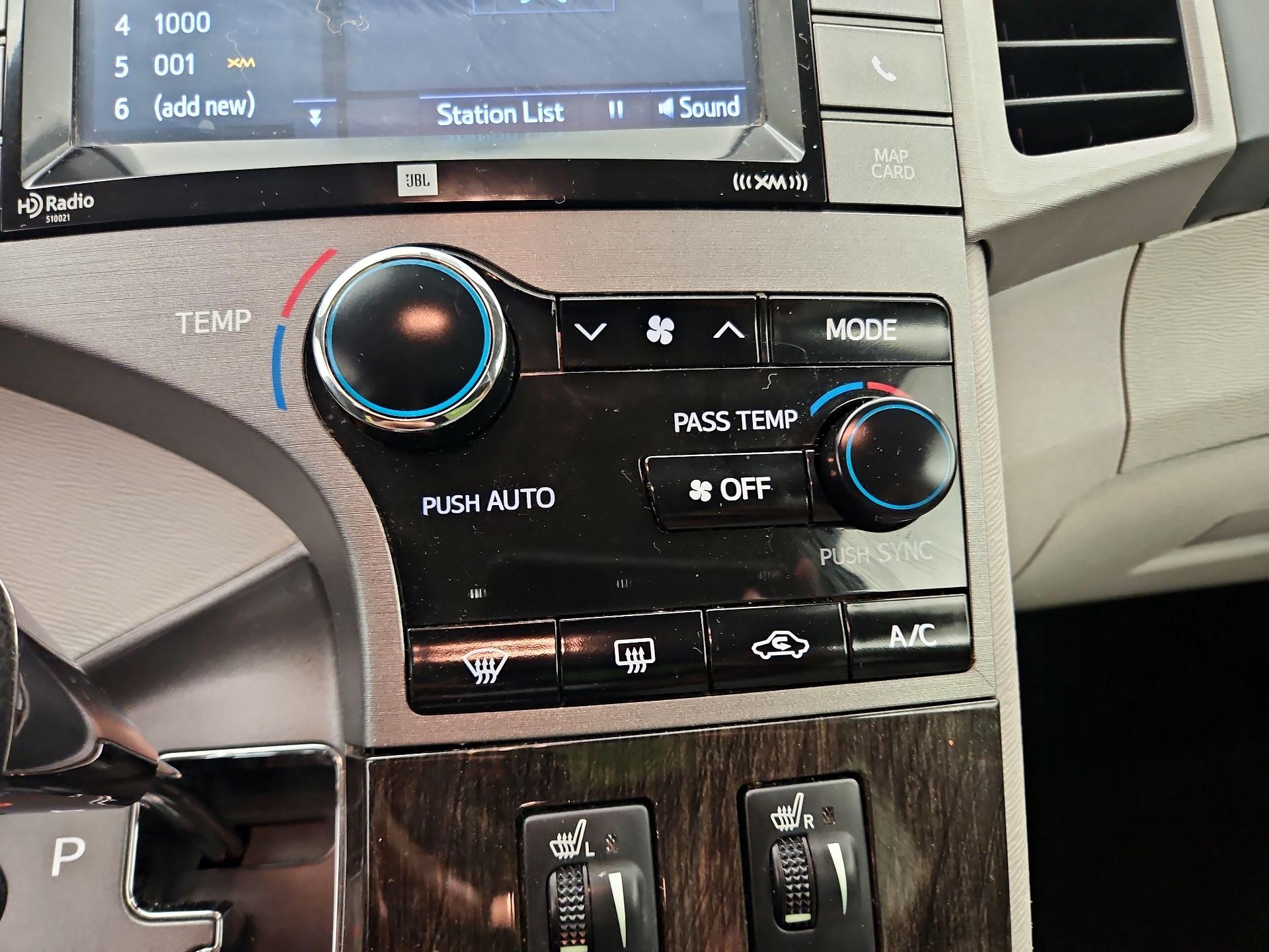 Thumbnail: 2015 Toyota Venza - 16