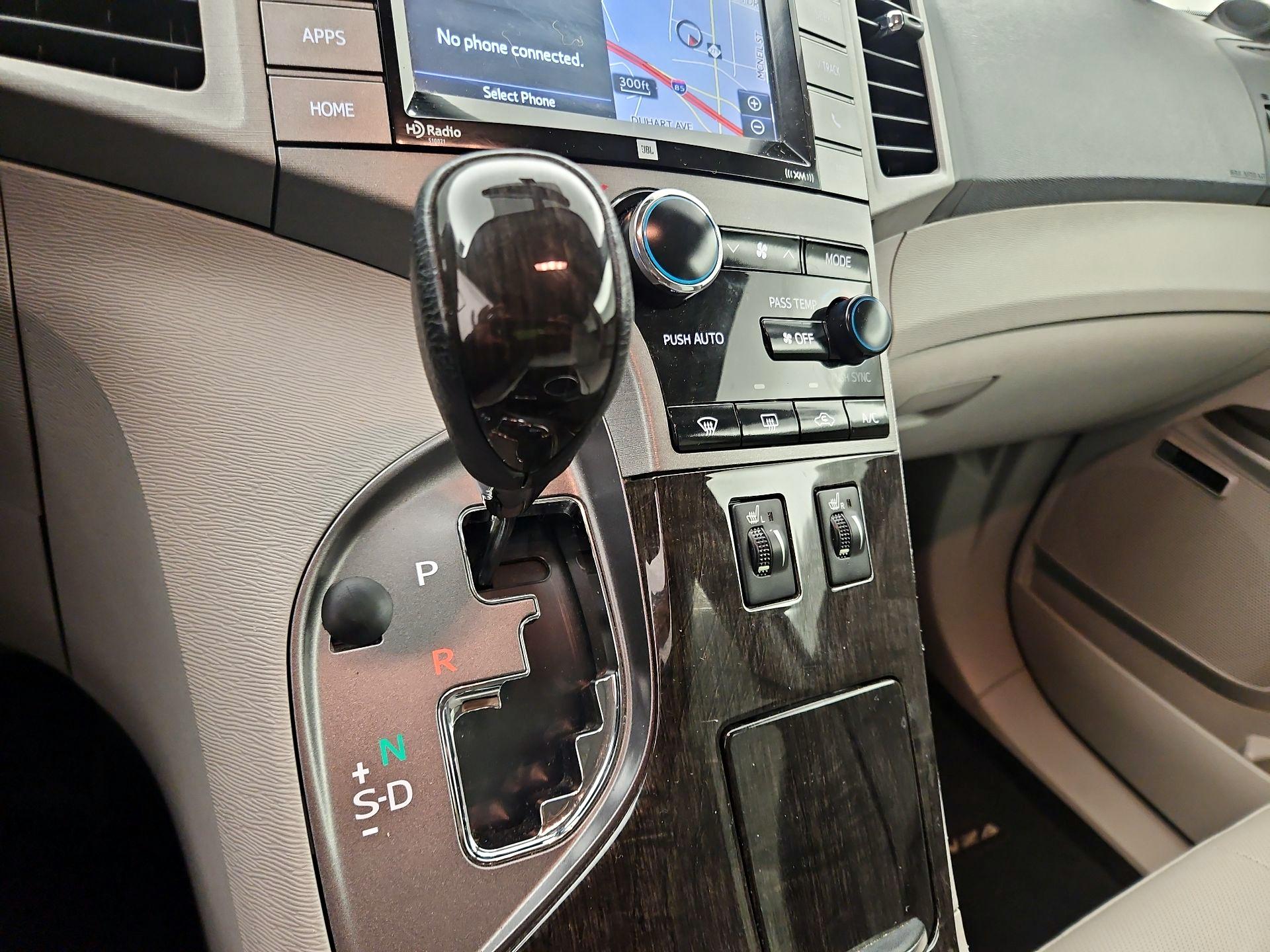 Thumbnail: 2015 Toyota Venza - 17