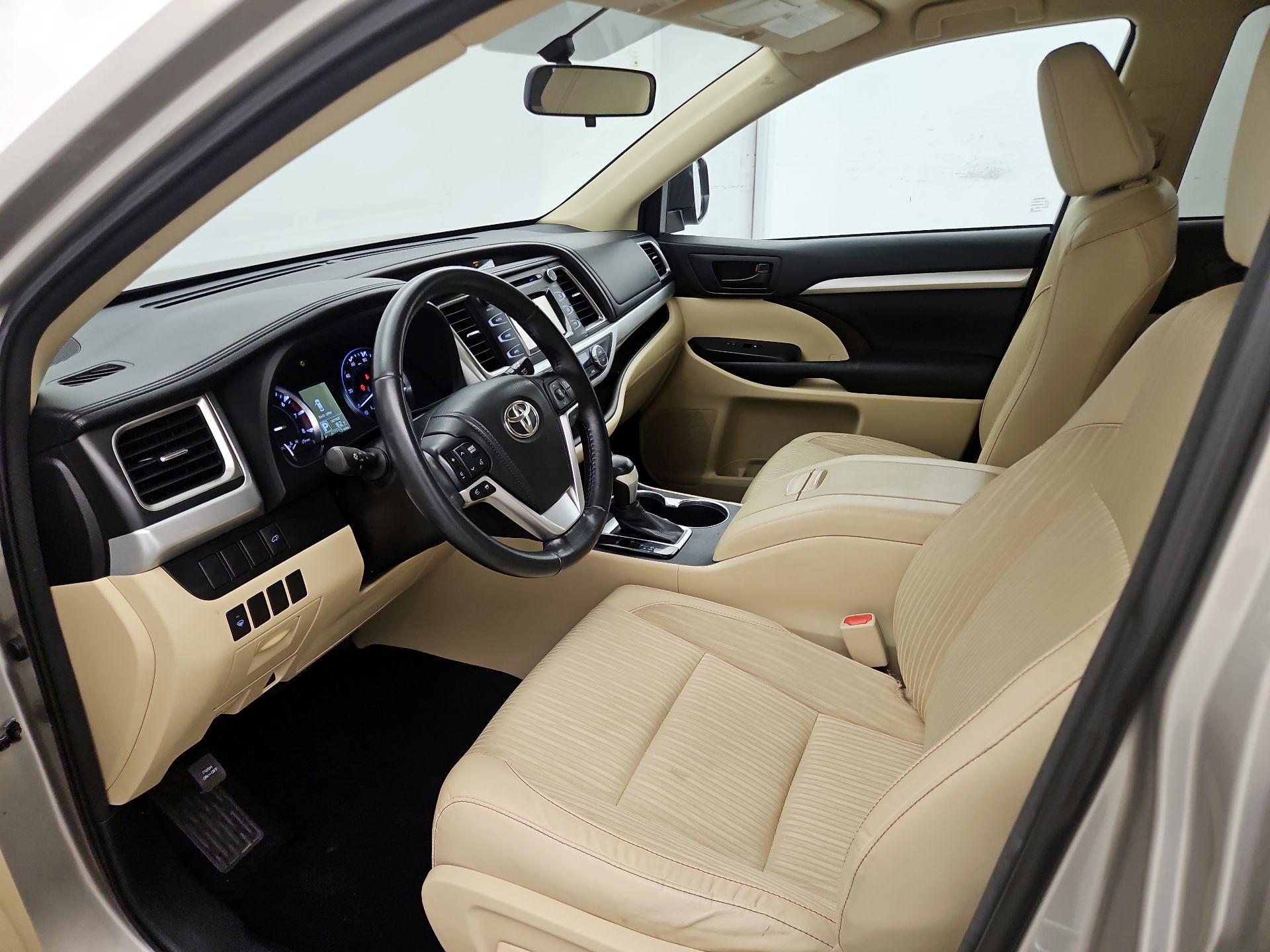 Thumbnail: 2014 Toyota Highlander - 11