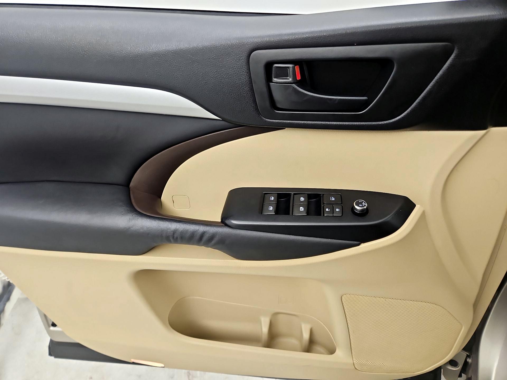 Thumbnail: 2014 Toyota Highlander - 12