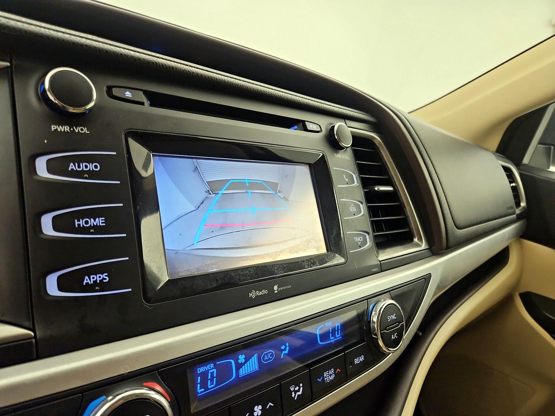 Thumbnail: 2014 Toyota Highlander - 14