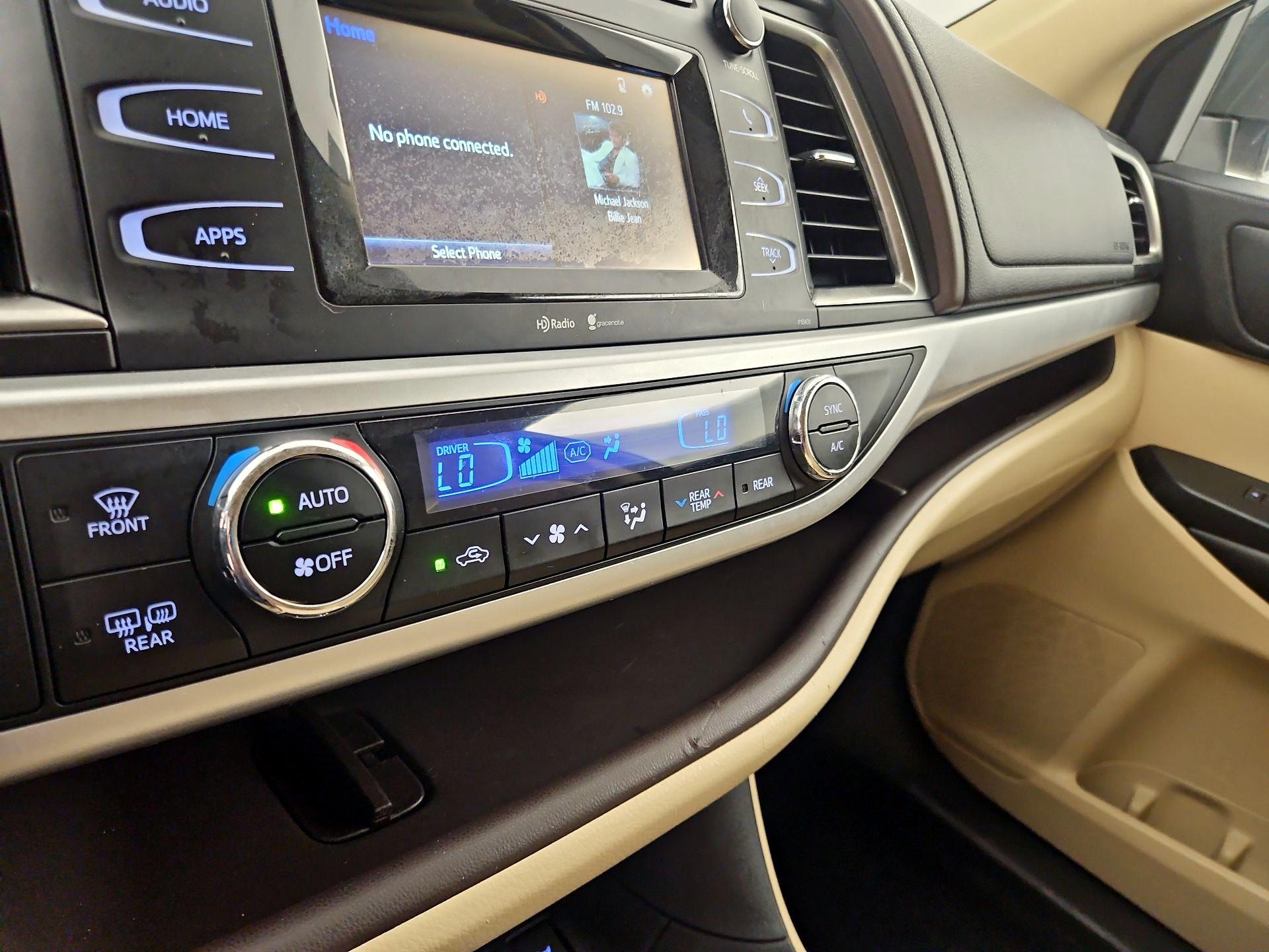 Thumbnail: 2014 Toyota Highlander - 16