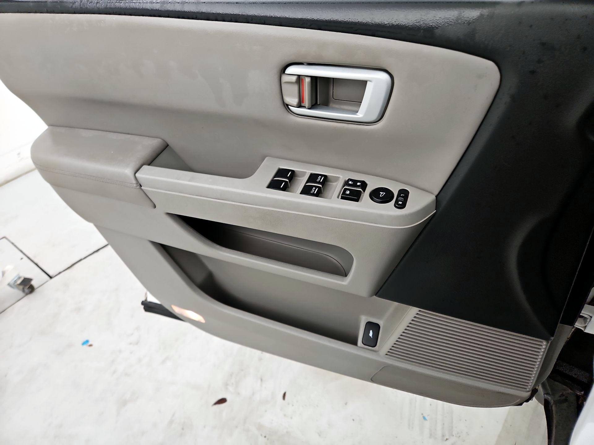 Thumbnail: 2015 Honda Pilot - 12