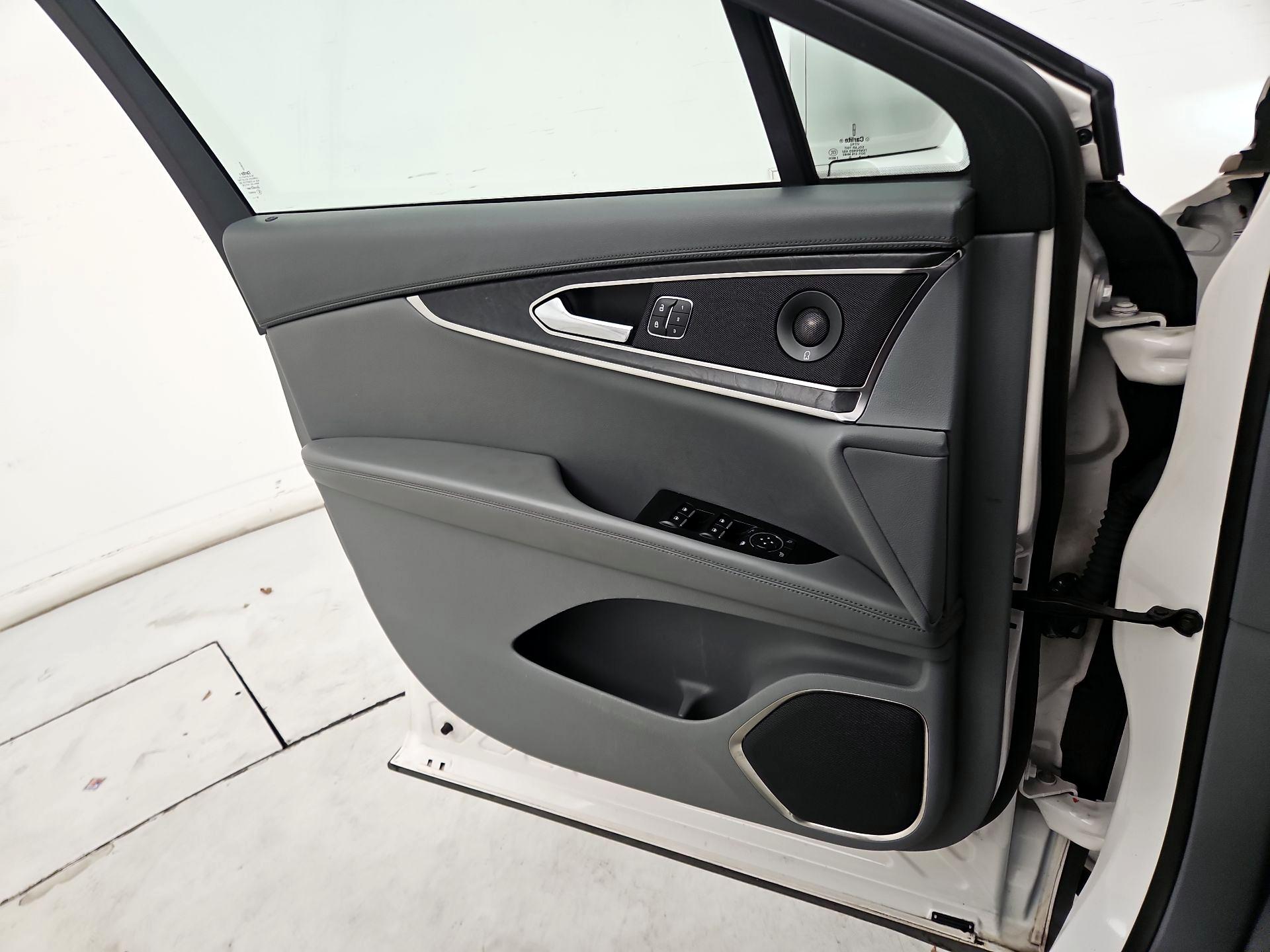 Thumbnail: 2019 Lincoln Nautilus - 10