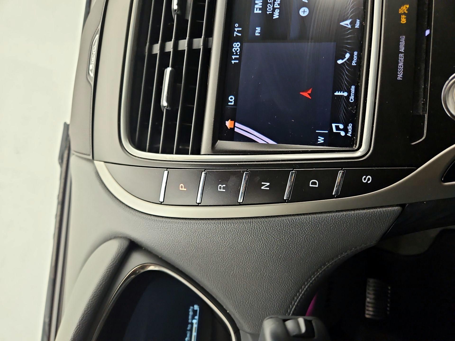 Thumbnail: 2019 Lincoln Nautilus - 16