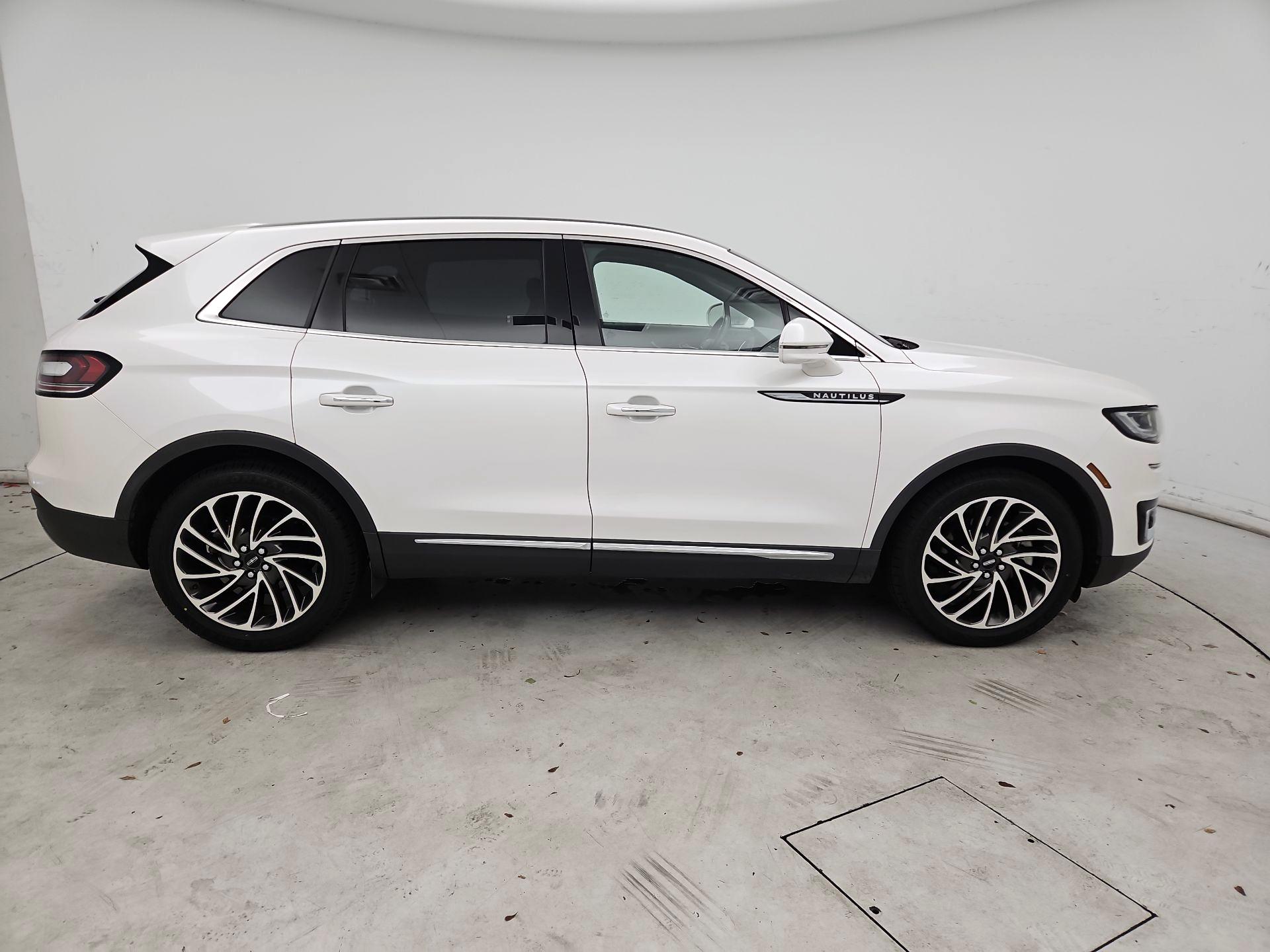 Thumbnail: 2019 Lincoln Nautilus - 4