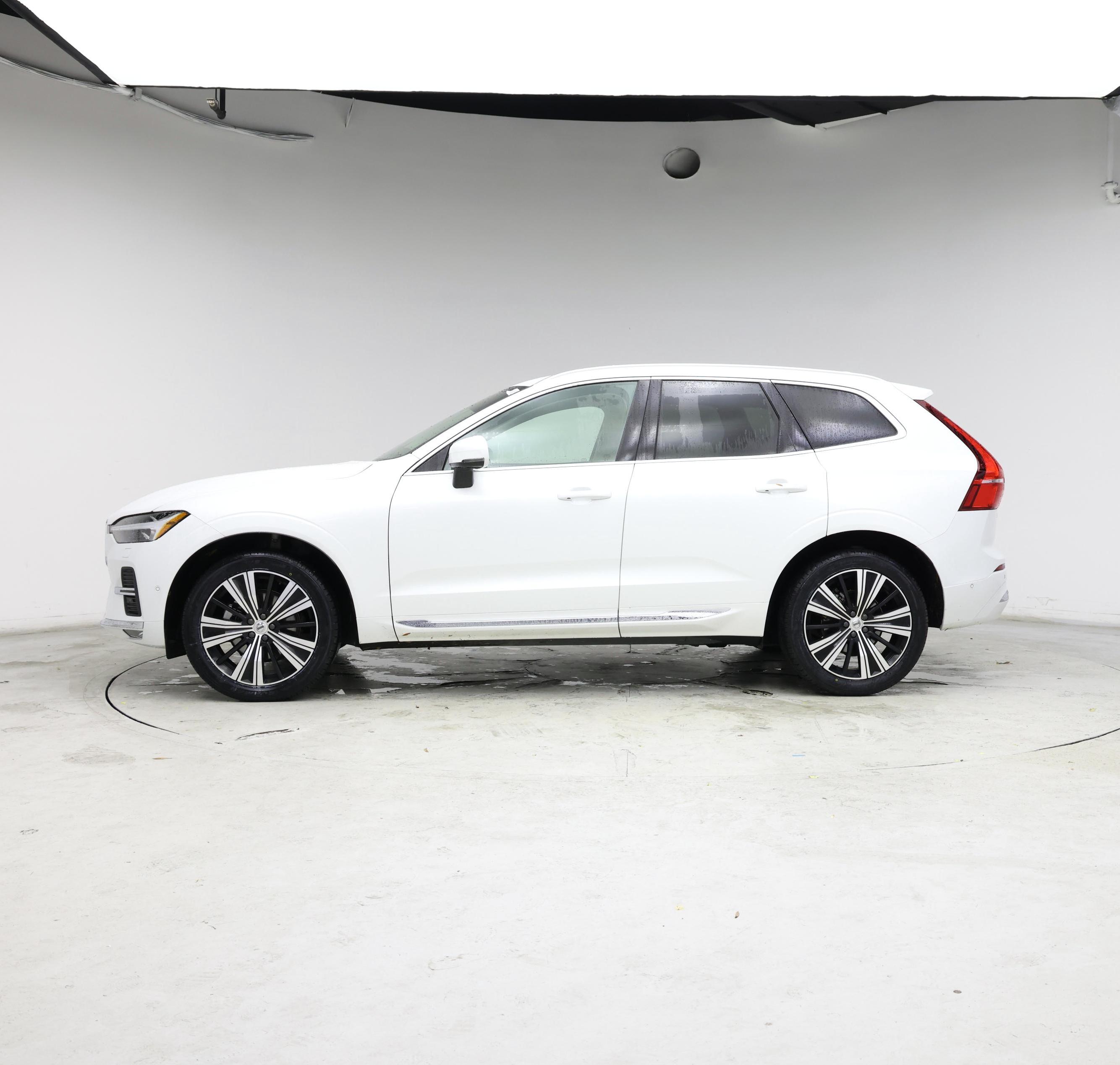 Thumbnail: 2023 Volvo XC60 - 3