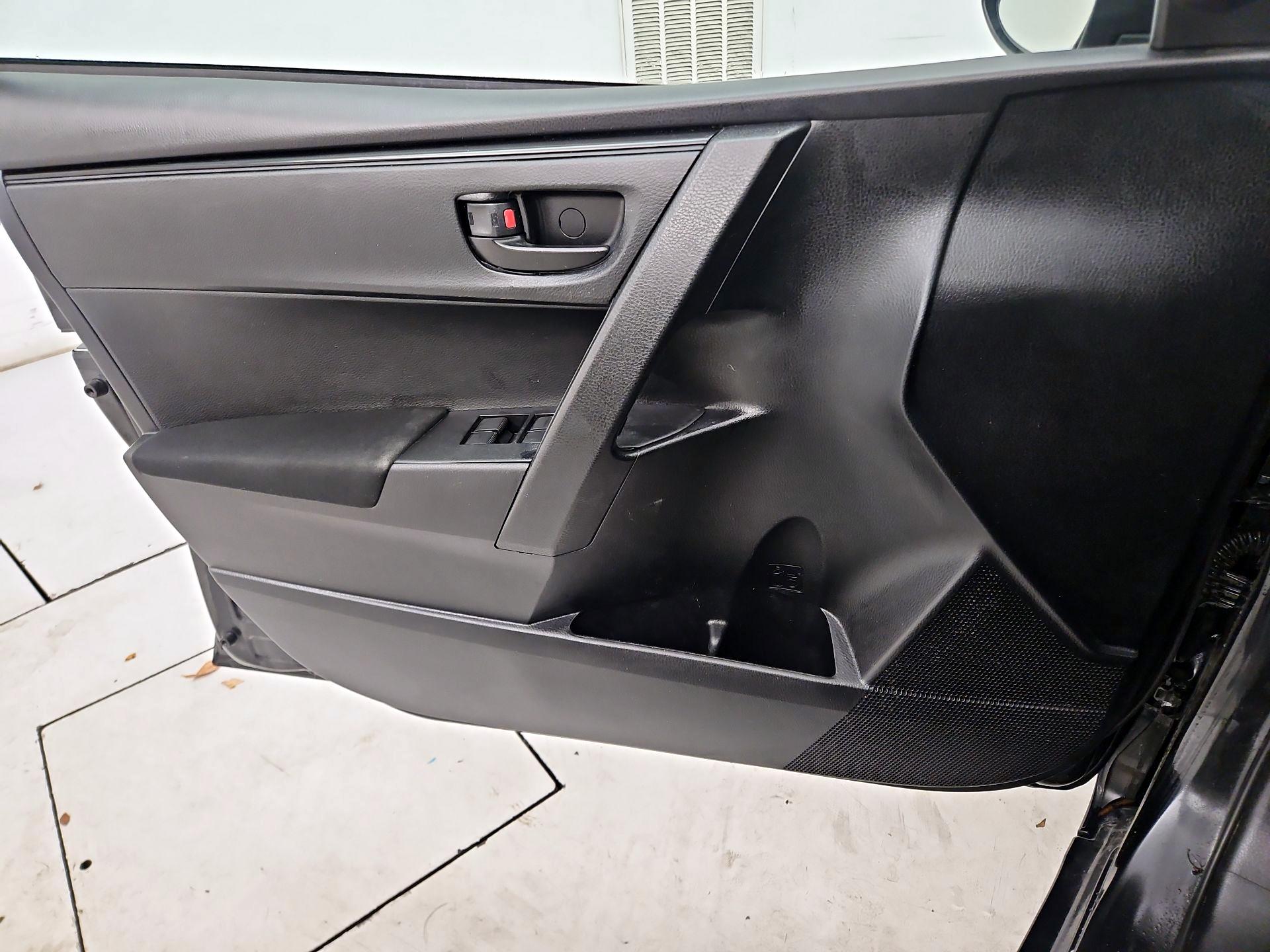 Thumbnail: 2017 Toyota Corolla - 12