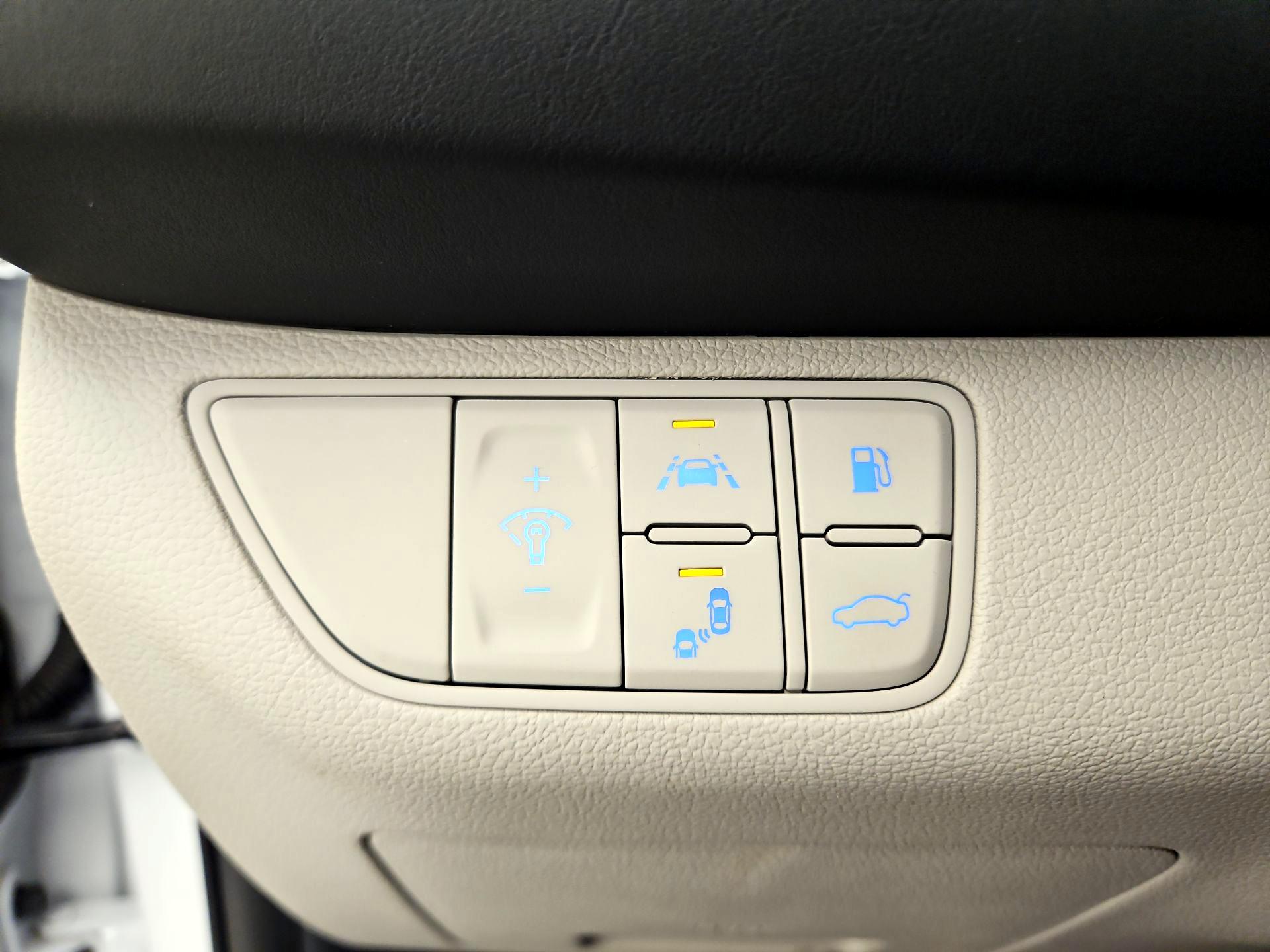 Thumbnail: 2019 Genesis G70 - 13