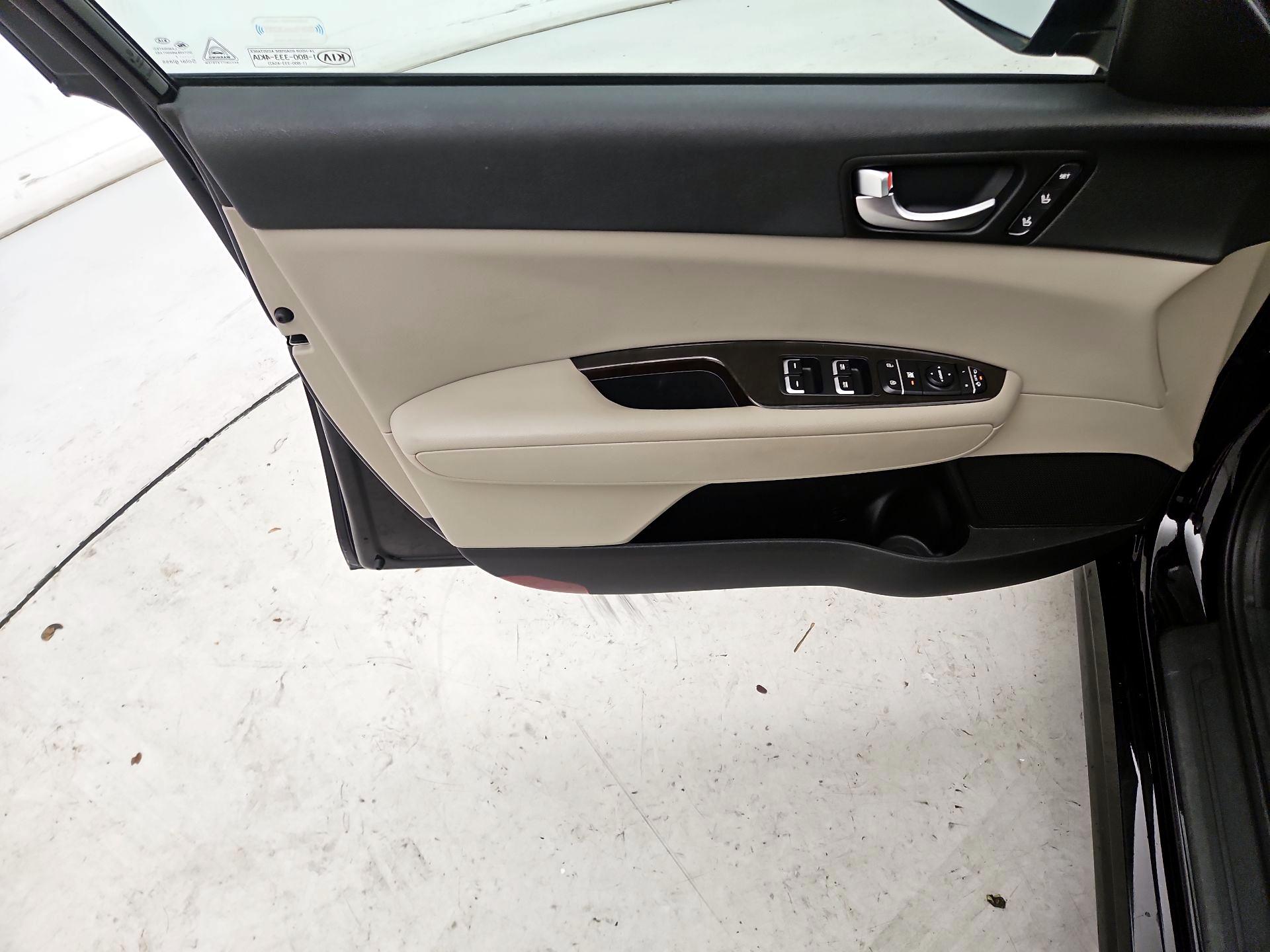 Thumbnail: 2017 Kia Optima - 12