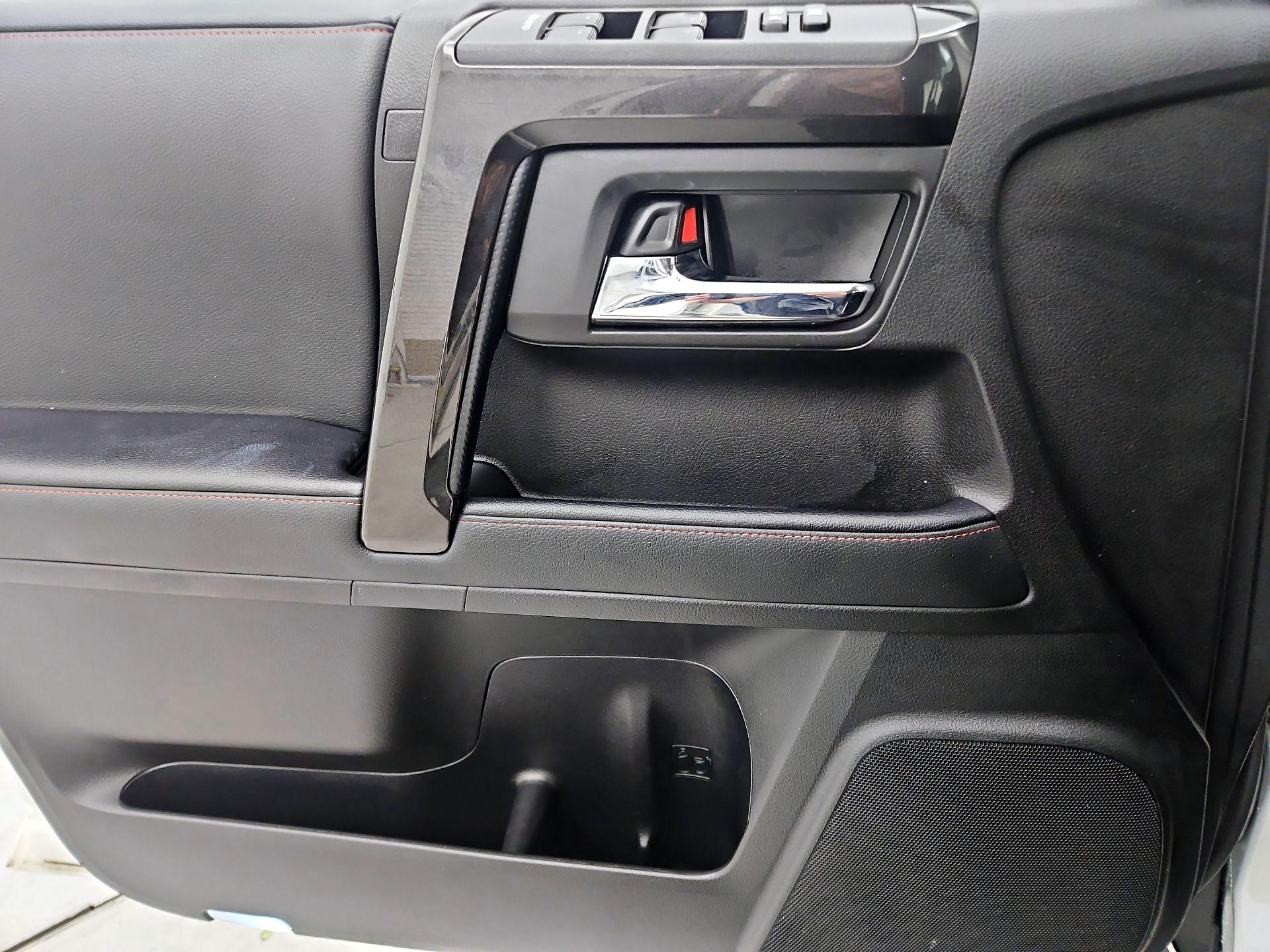 Thumbnail: 2021 Toyota 4Runner - 12