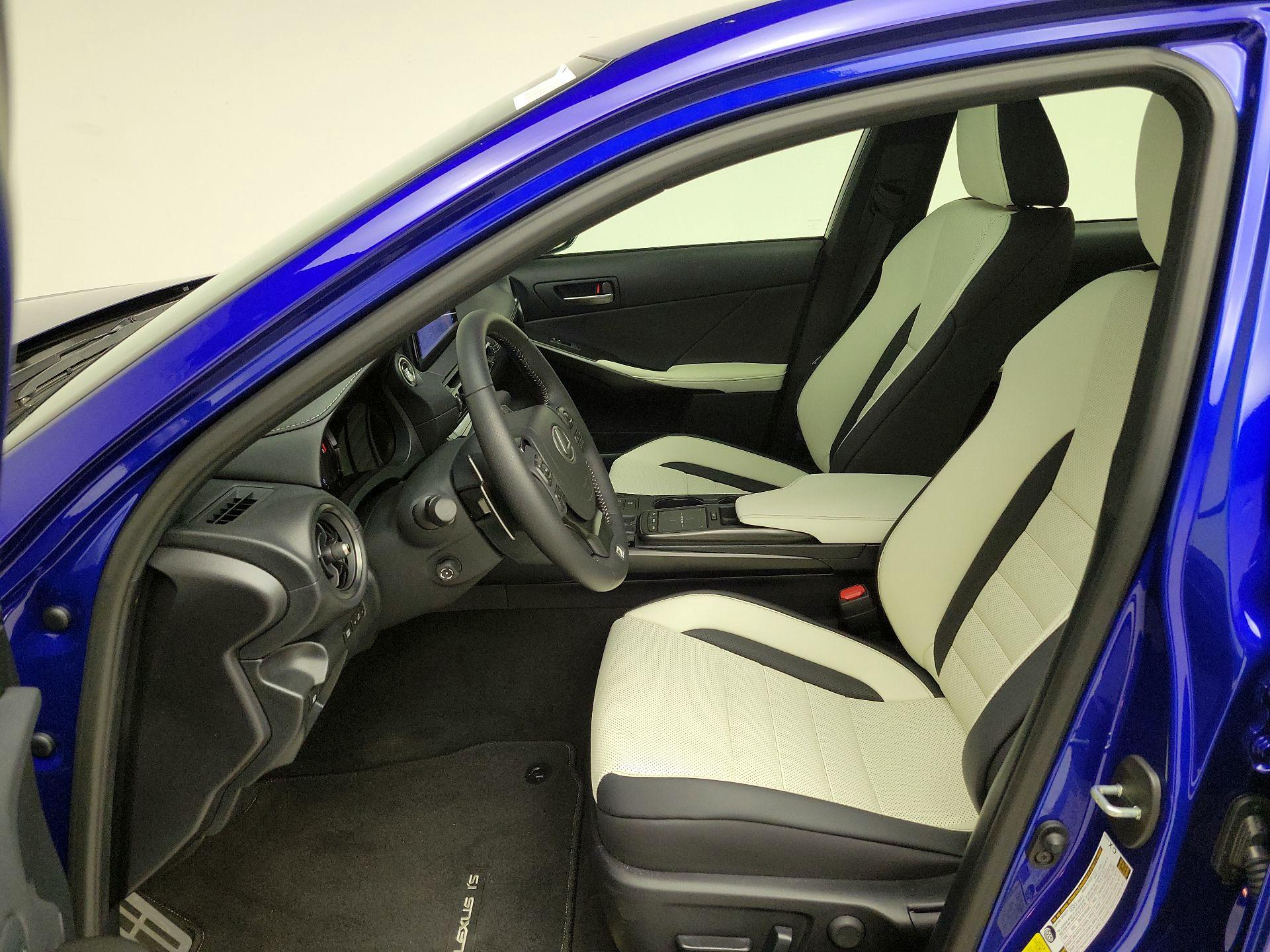 Thumbnail: 2025 Lexus IS - 11