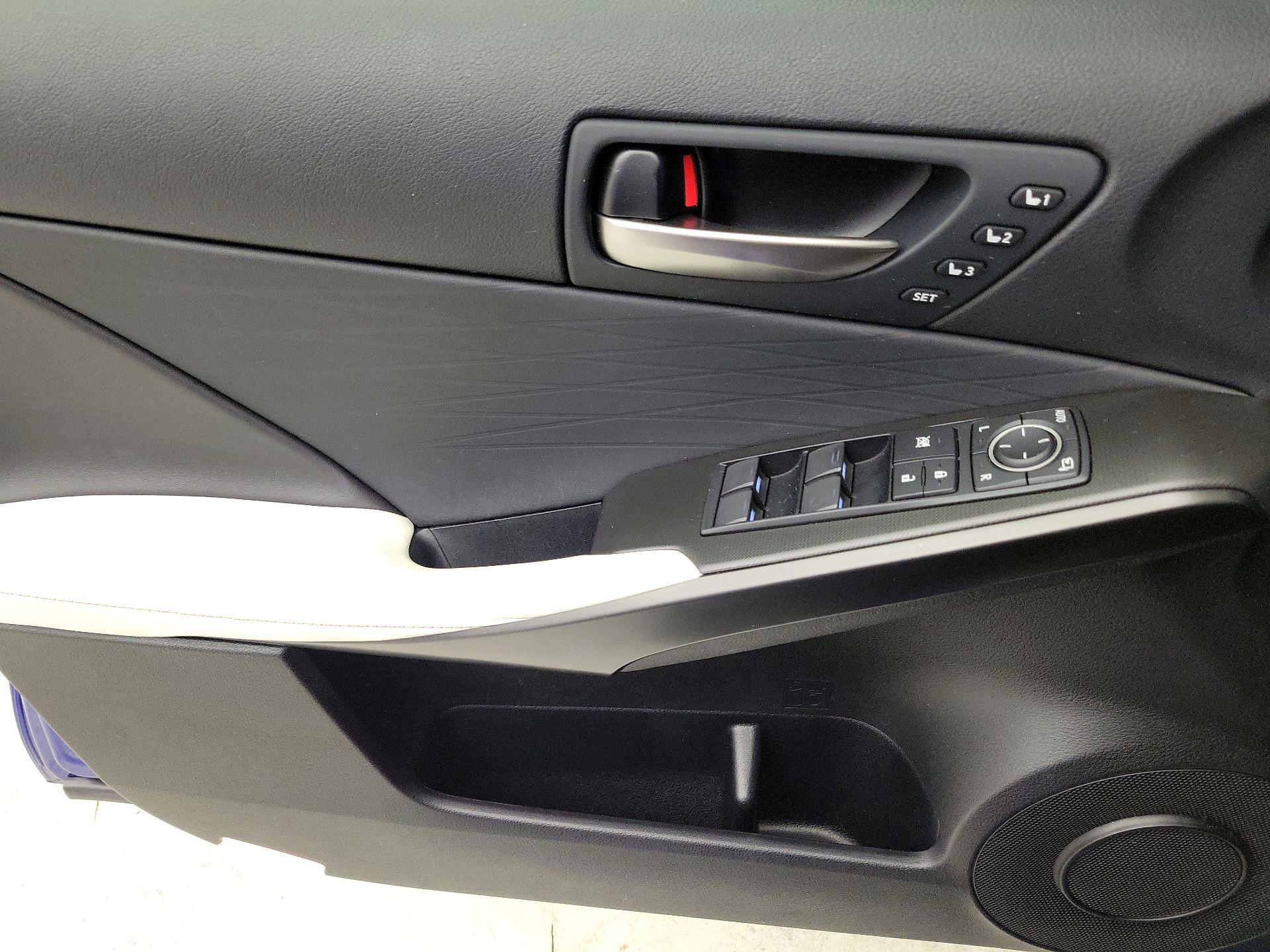 Thumbnail: 2025 Lexus IS - 12