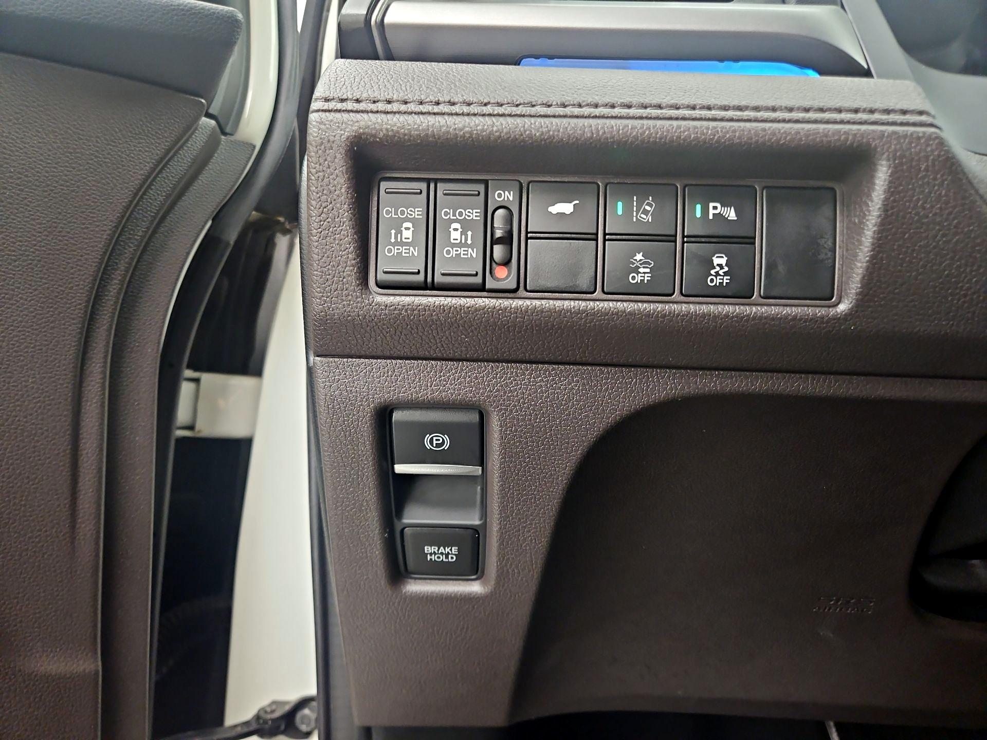 Thumbnail: 2018 Honda Odyssey - 11